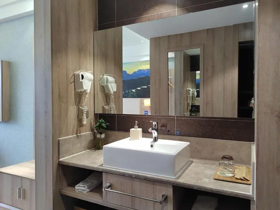 Bathroom in Morninginn, Zhangjiajie Tianmen Mountain