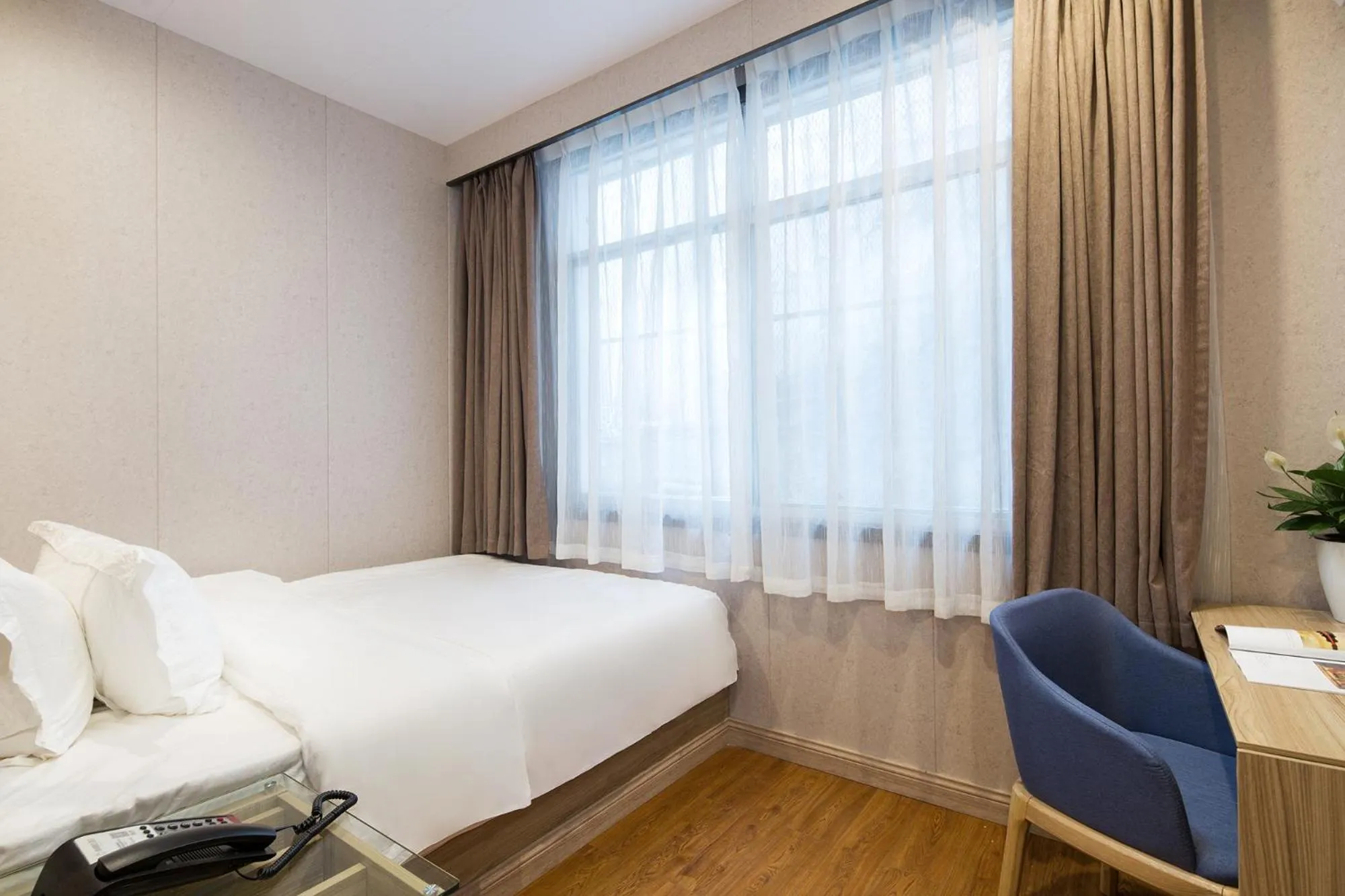 Bedroom, Bed in Morninginn, Phoenix Ancient City Tuojiang