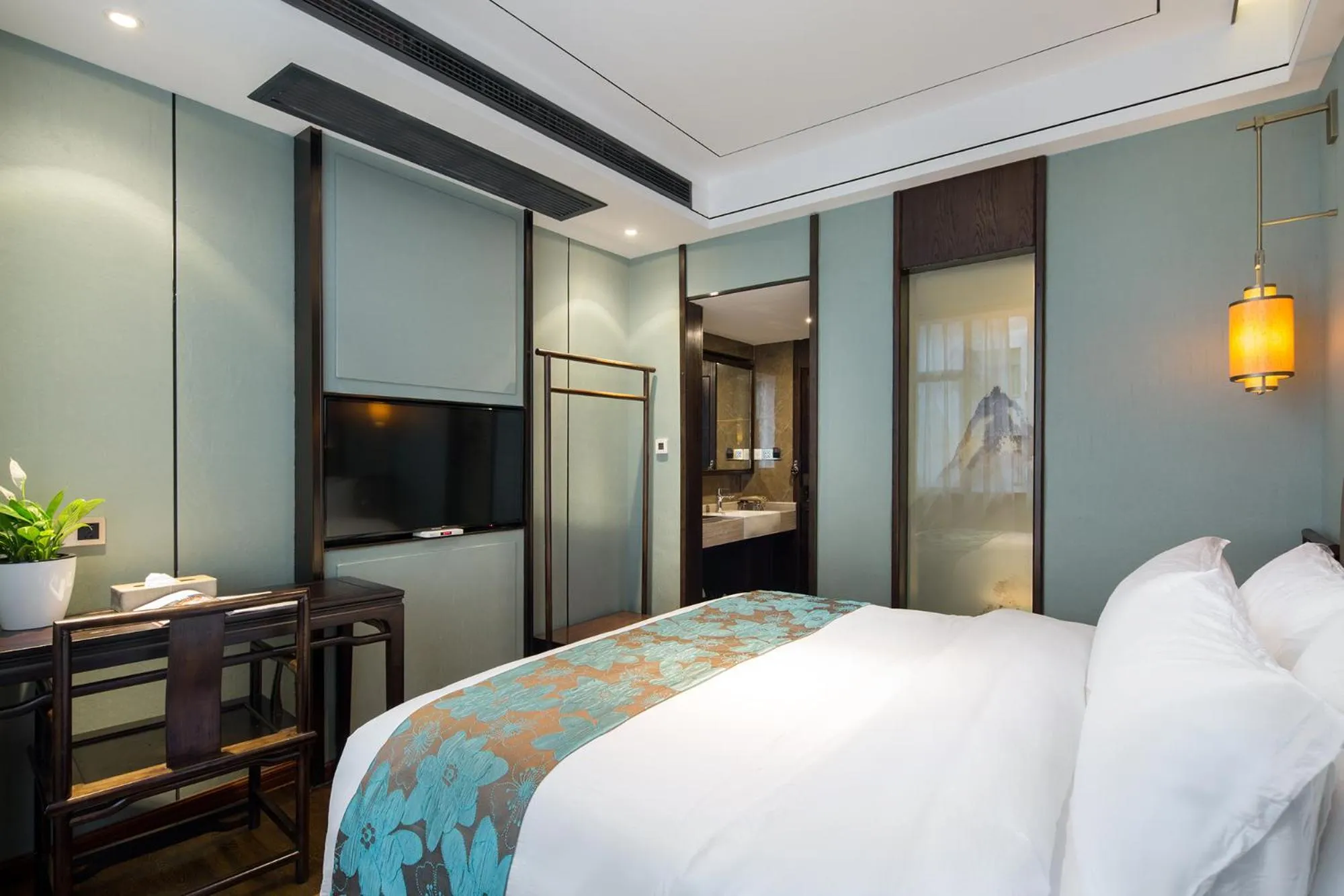 Bed in Morninginn, Phoenix Ancient City Tuojiang