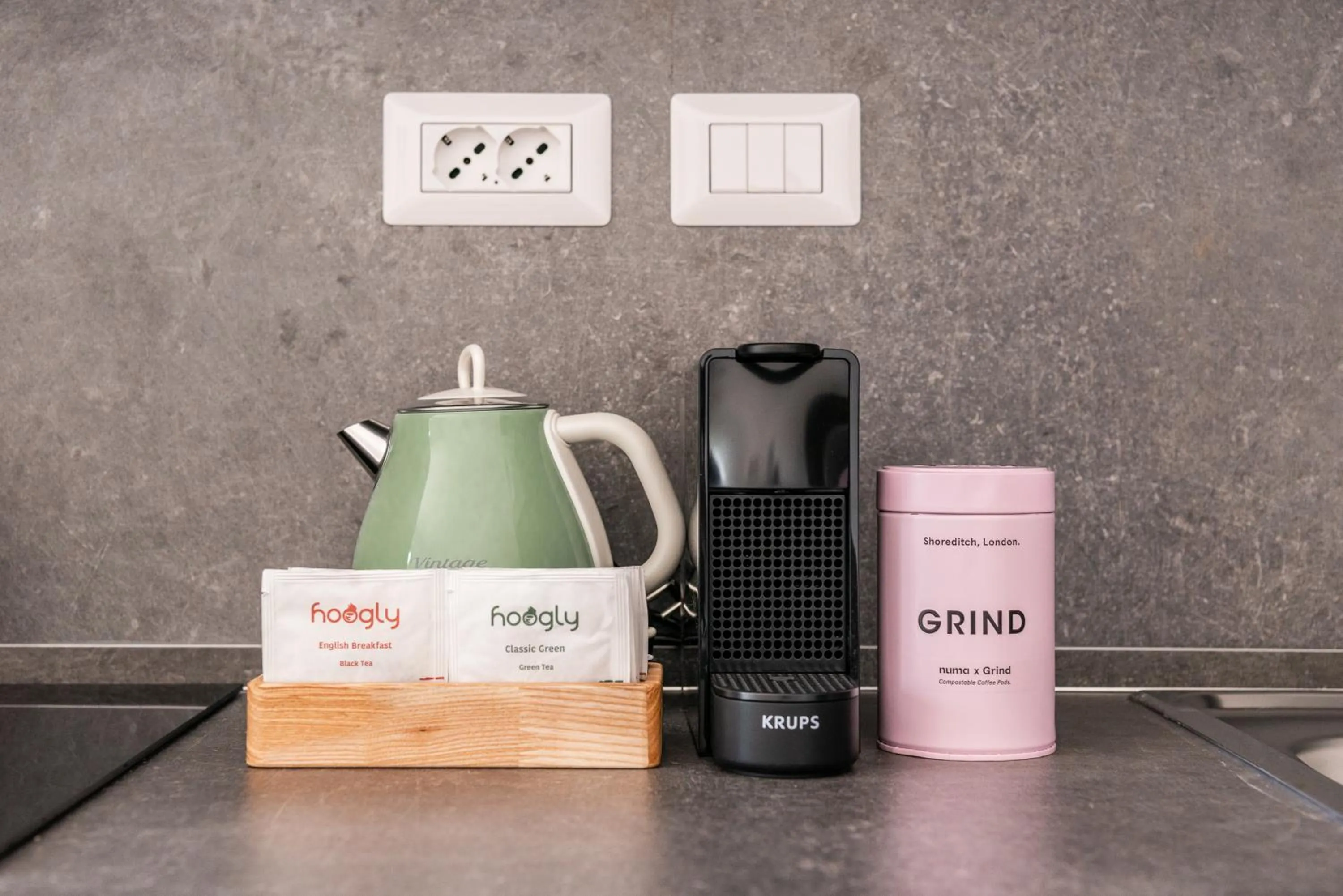 Coffee/tea facilities in Numa Rome Verso