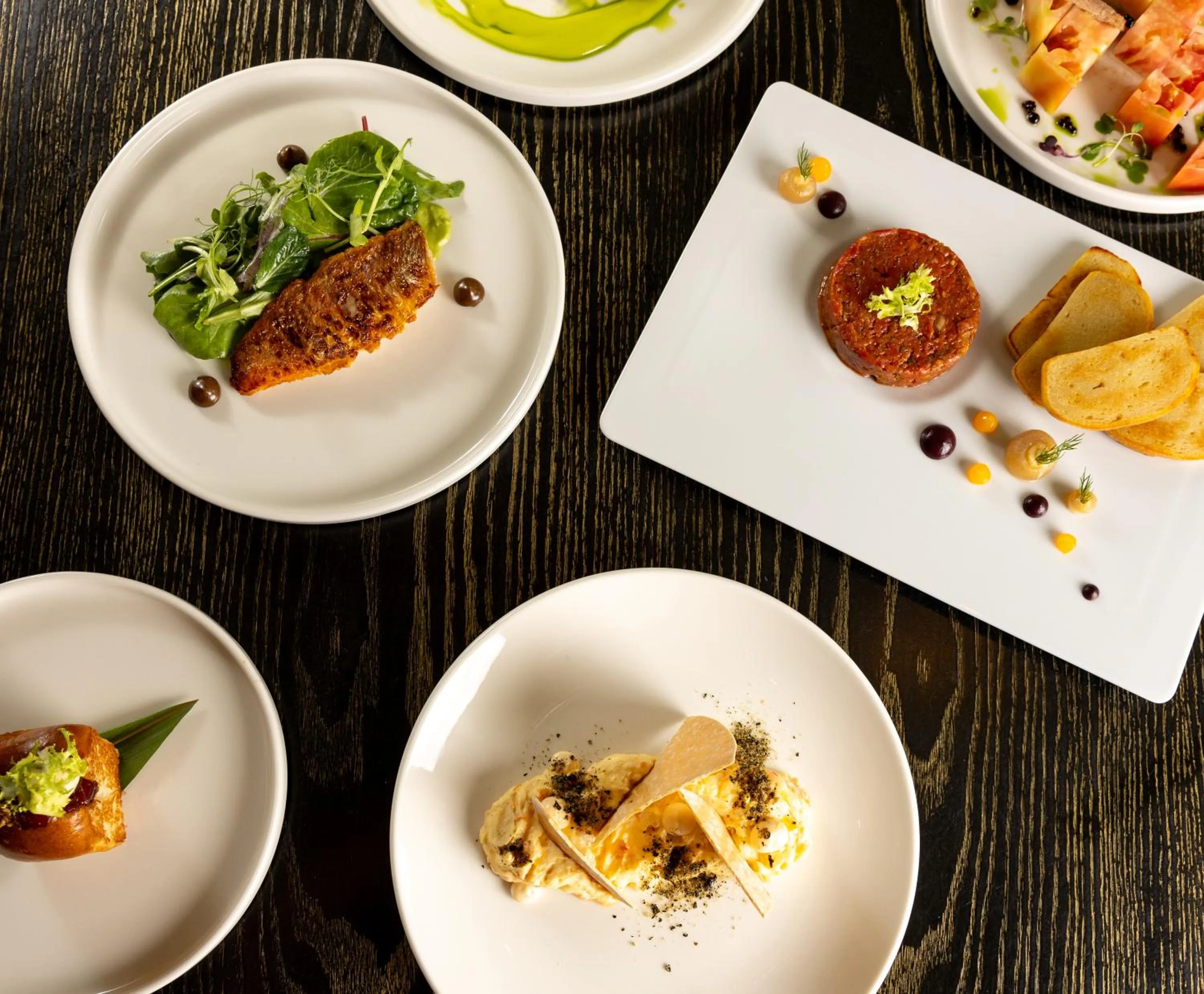 Restaurant/places to eat in Mercer Plaza Sevilla 5 GL