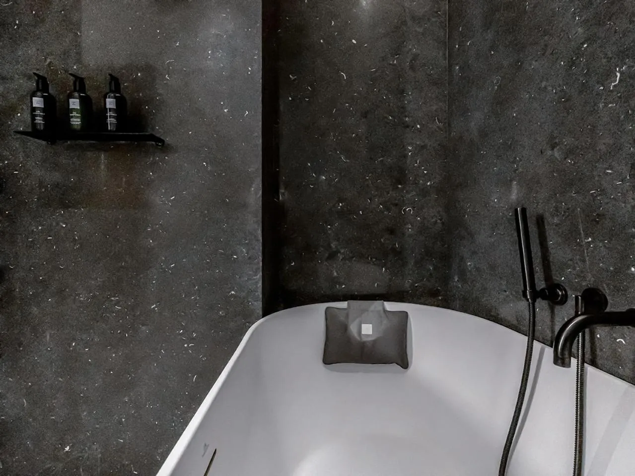 Bath in Mercer Plaza Sevilla 5 GL