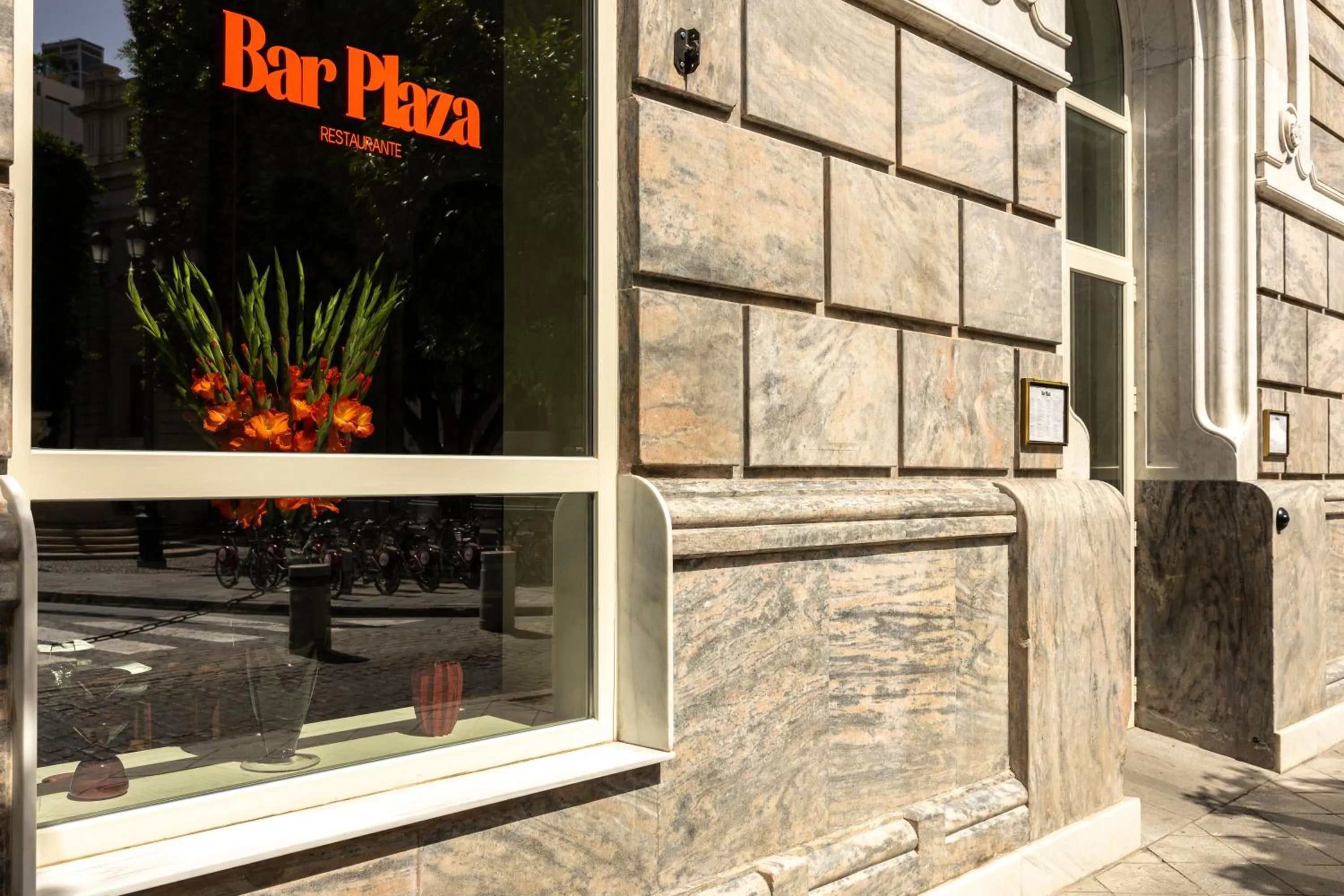 Restaurant/places to eat in Mercer Plaza Sevilla 5 GL