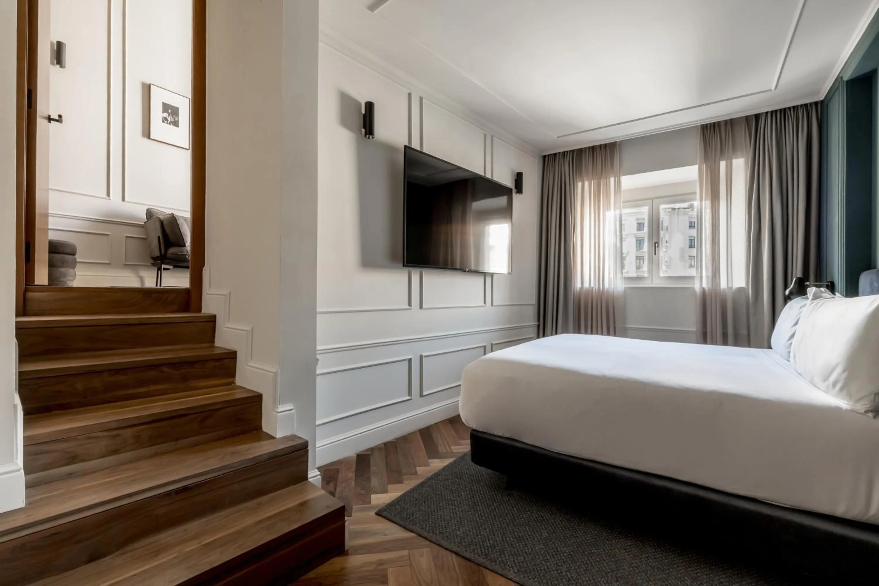 Photo of the whole room, Bed in Mercer Plaza Sevilla 5 GL