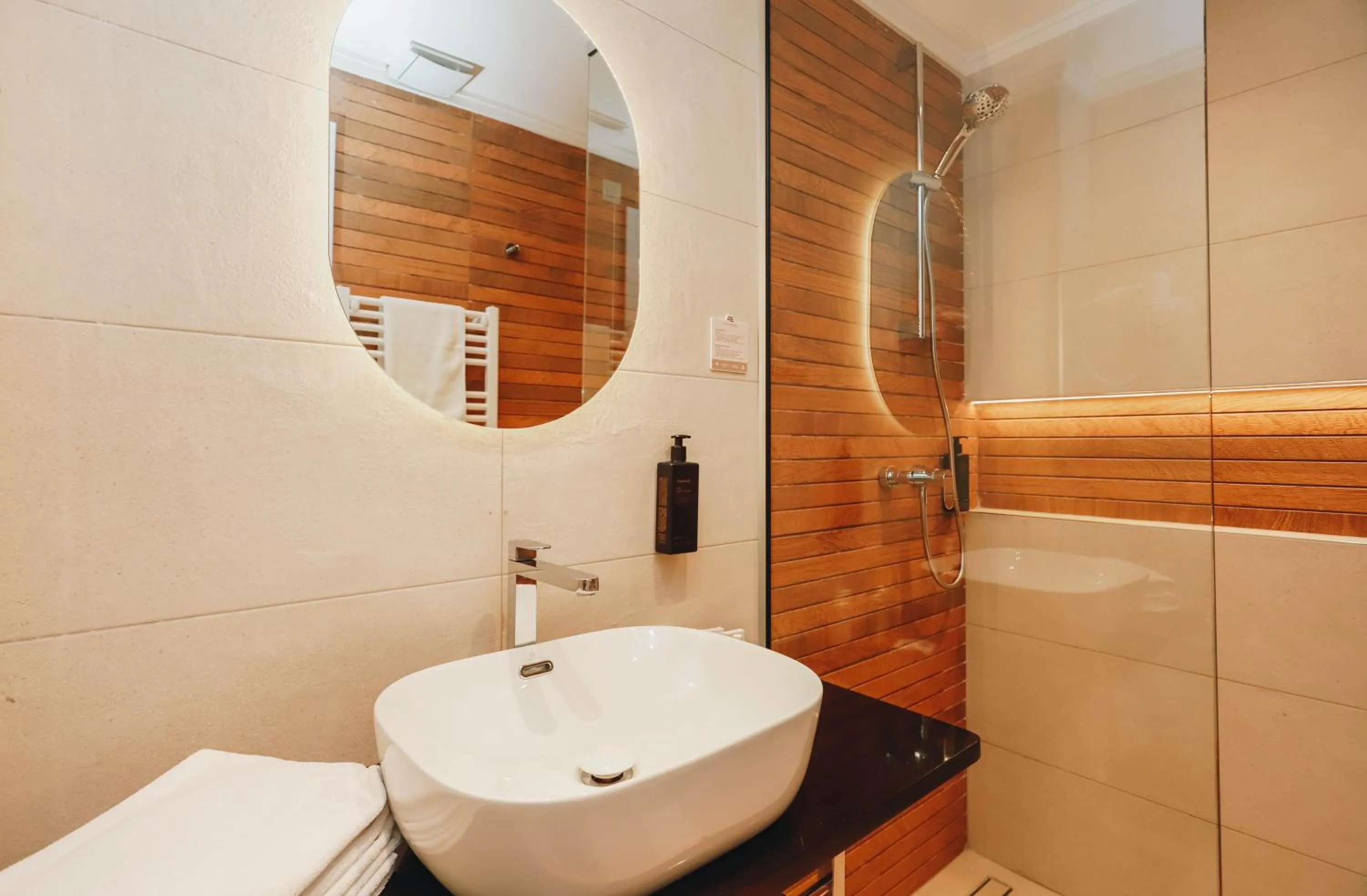 Shower in Hotel Montenegro