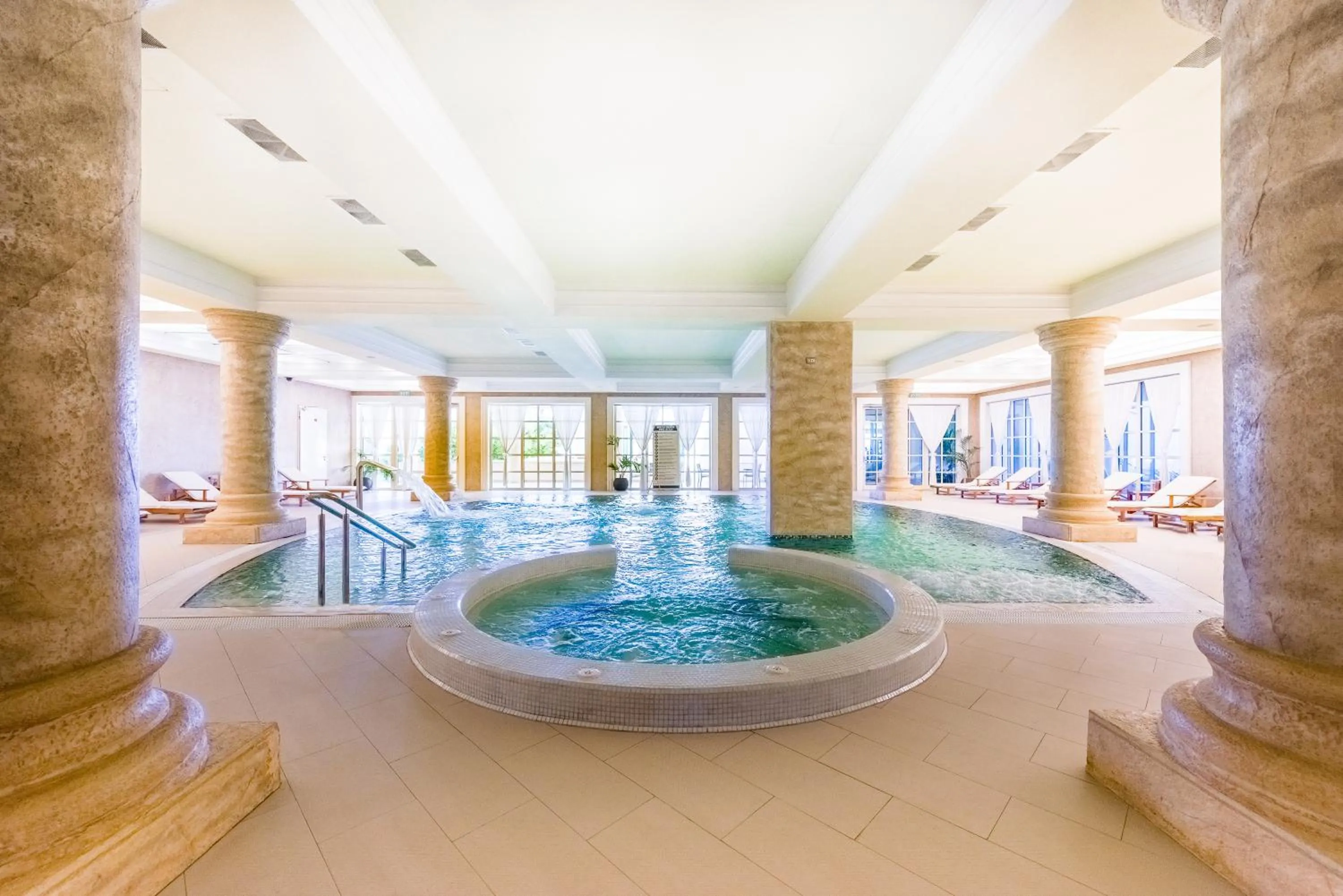 Massage in Splendid Conference & Spa Resort