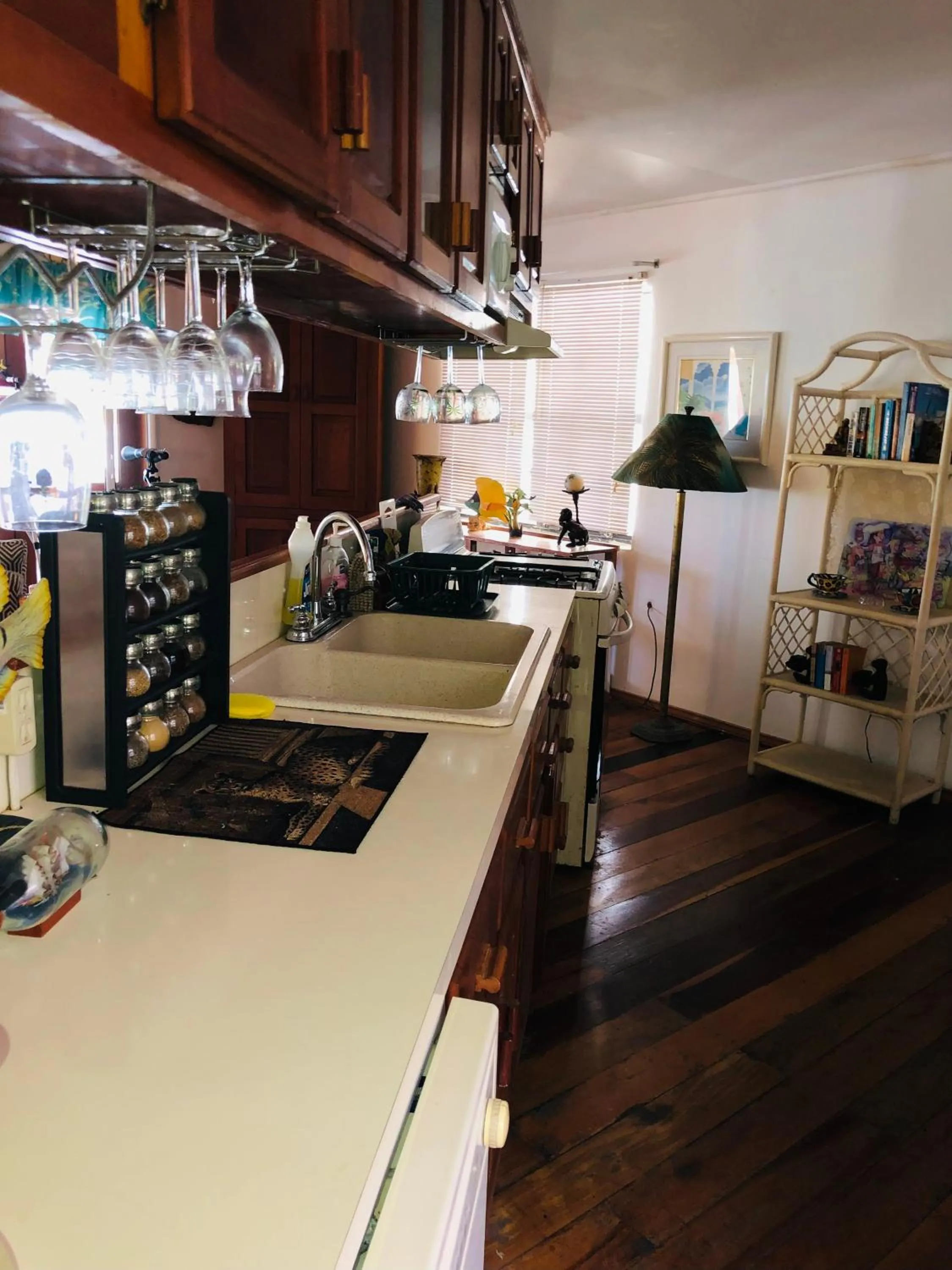 kitchen in Coral Cove Inn