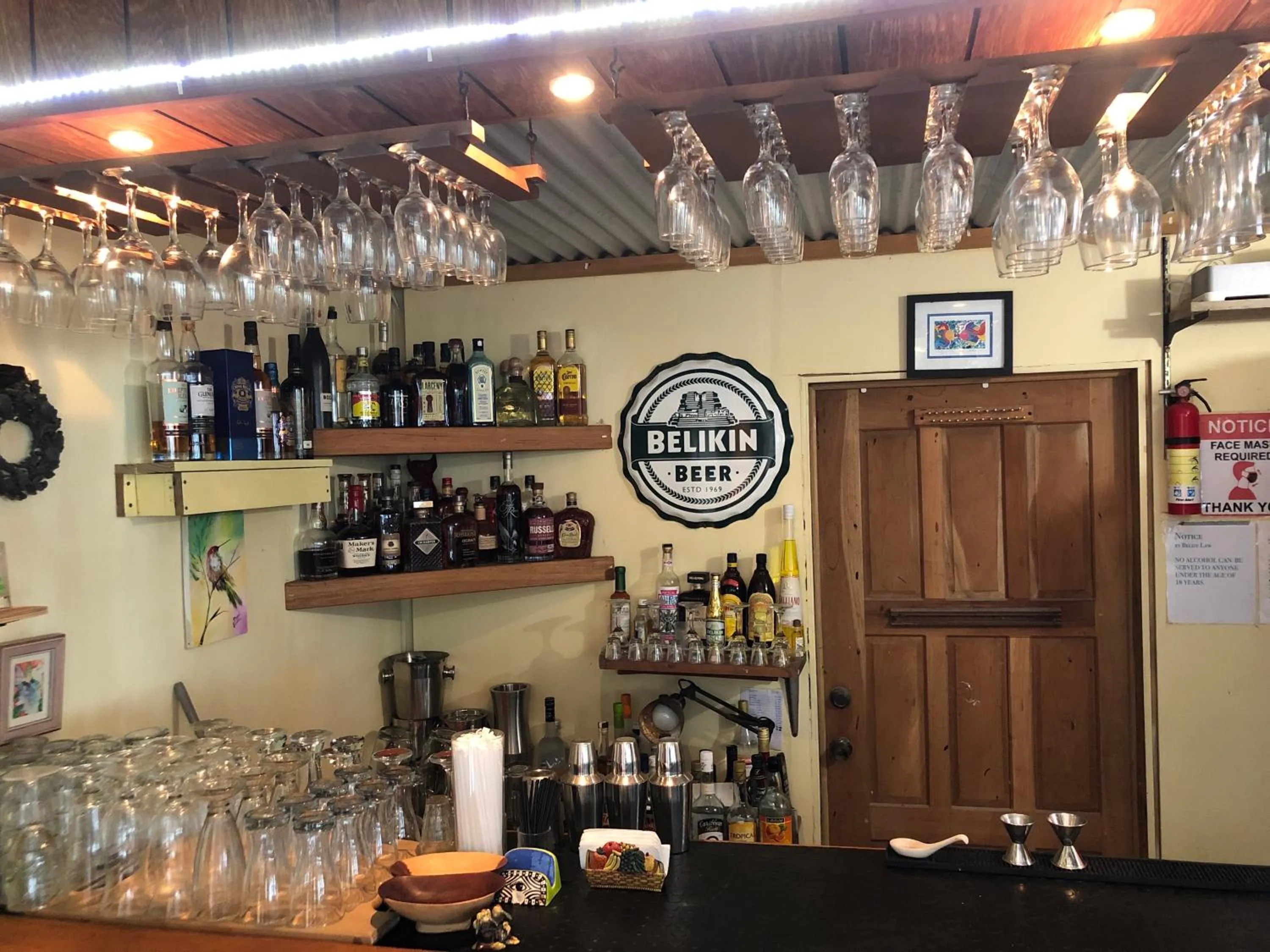 Lounge or bar in Coral Cove Inn