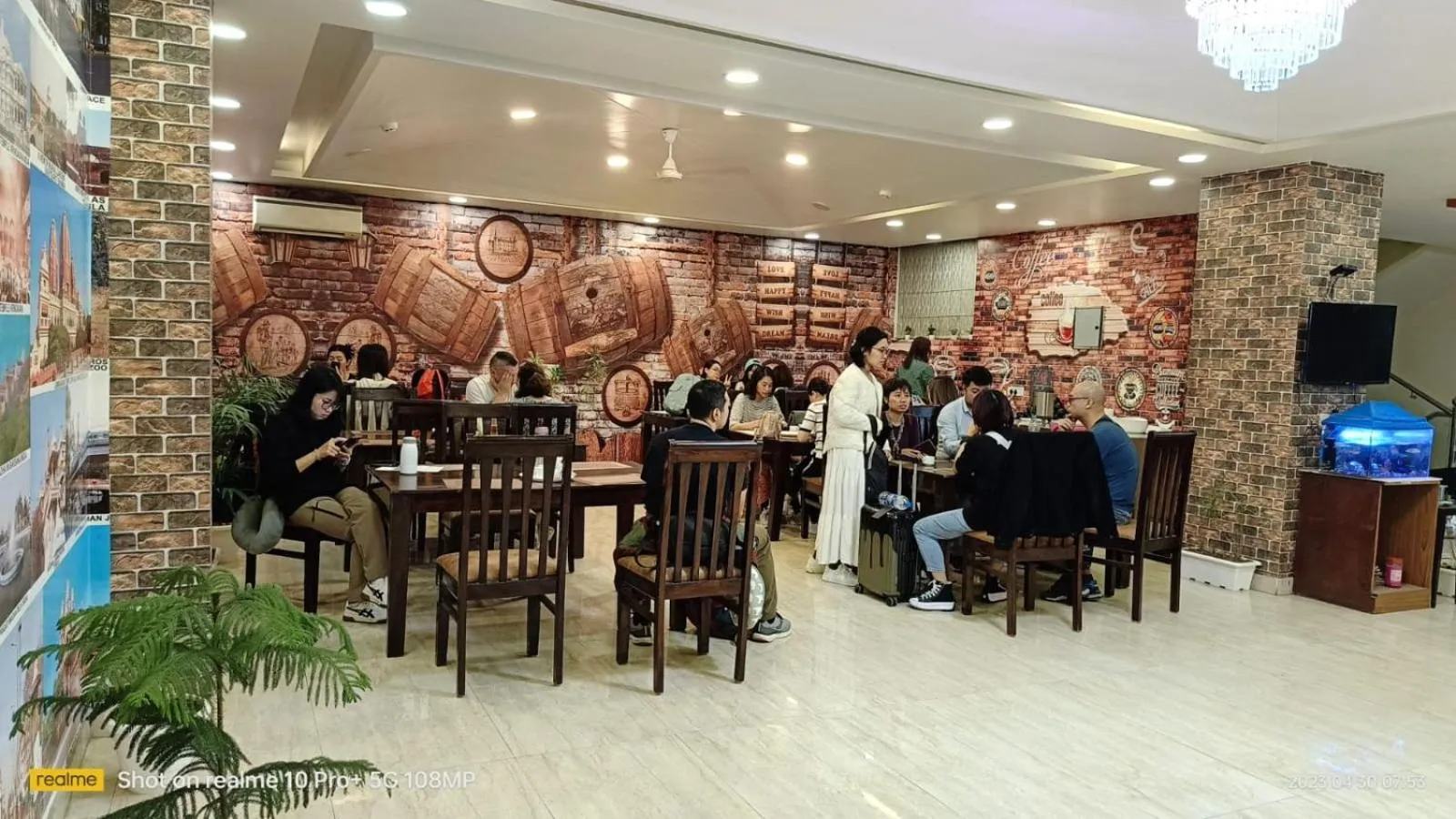 Restaurant/places to eat in Hotel D'Capitol - Delhi Airport