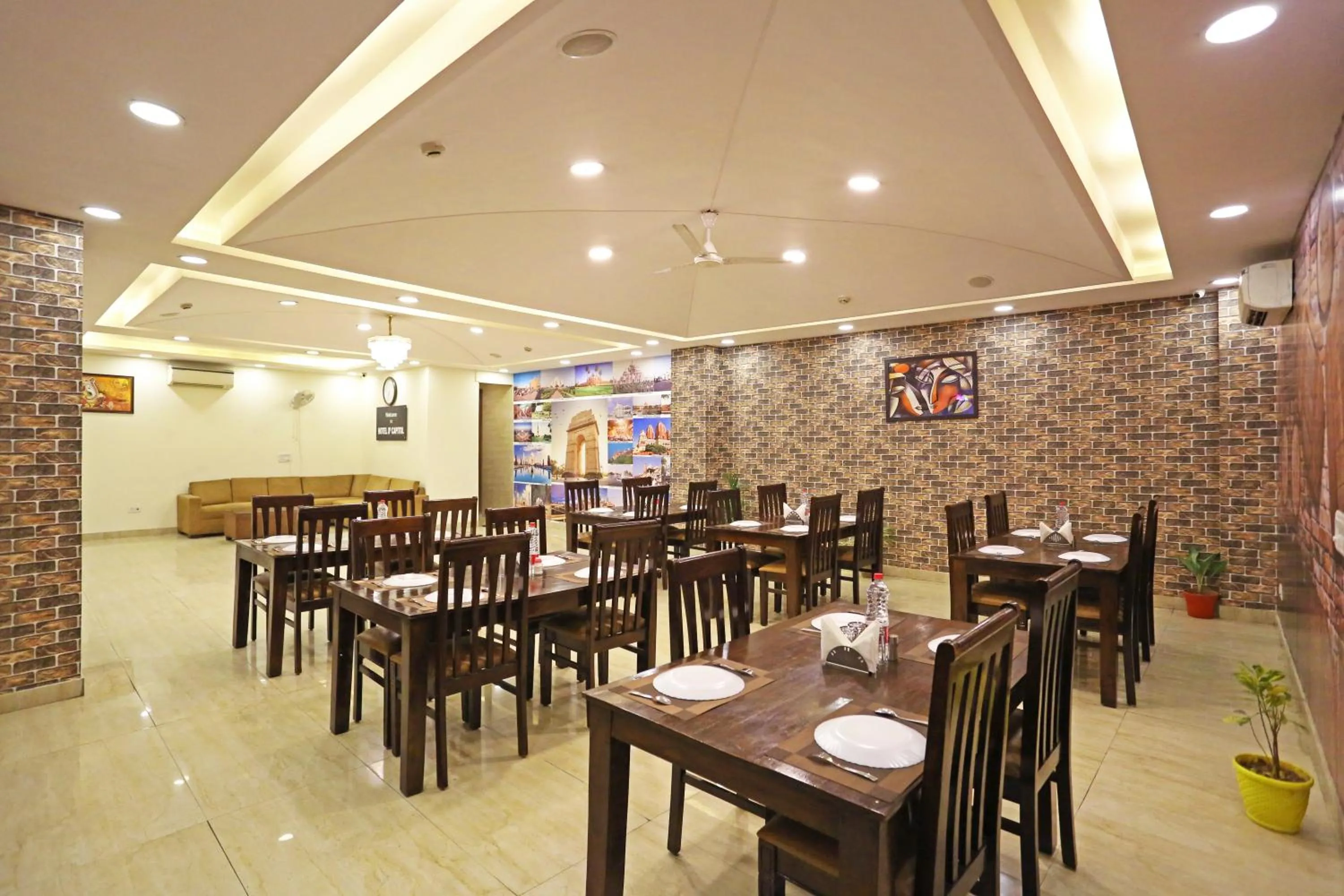 Restaurant/places to eat in Hotel D'Capitol - Delhi Airport