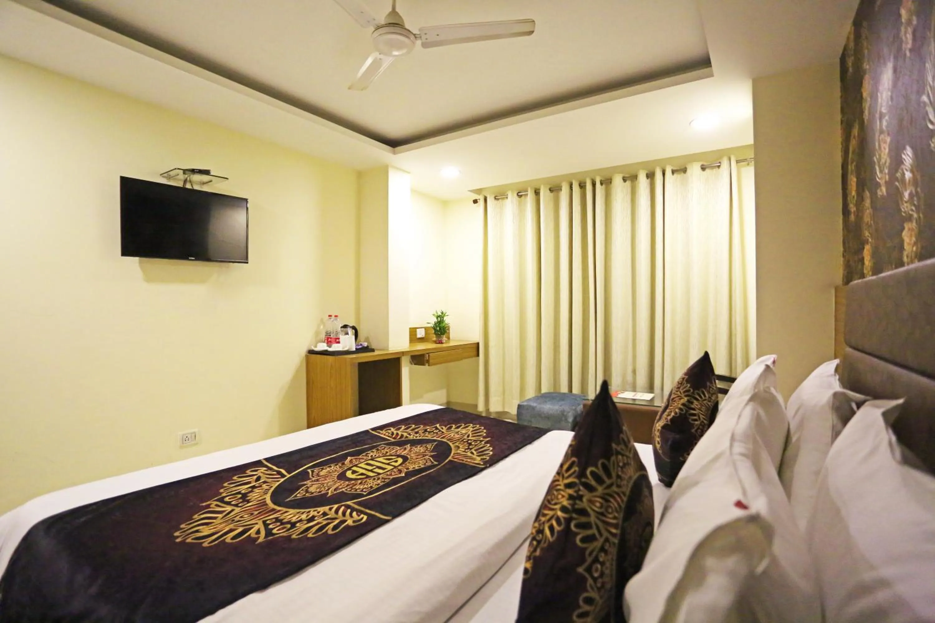 Bed in Hotel D'Capitol - Delhi Airport