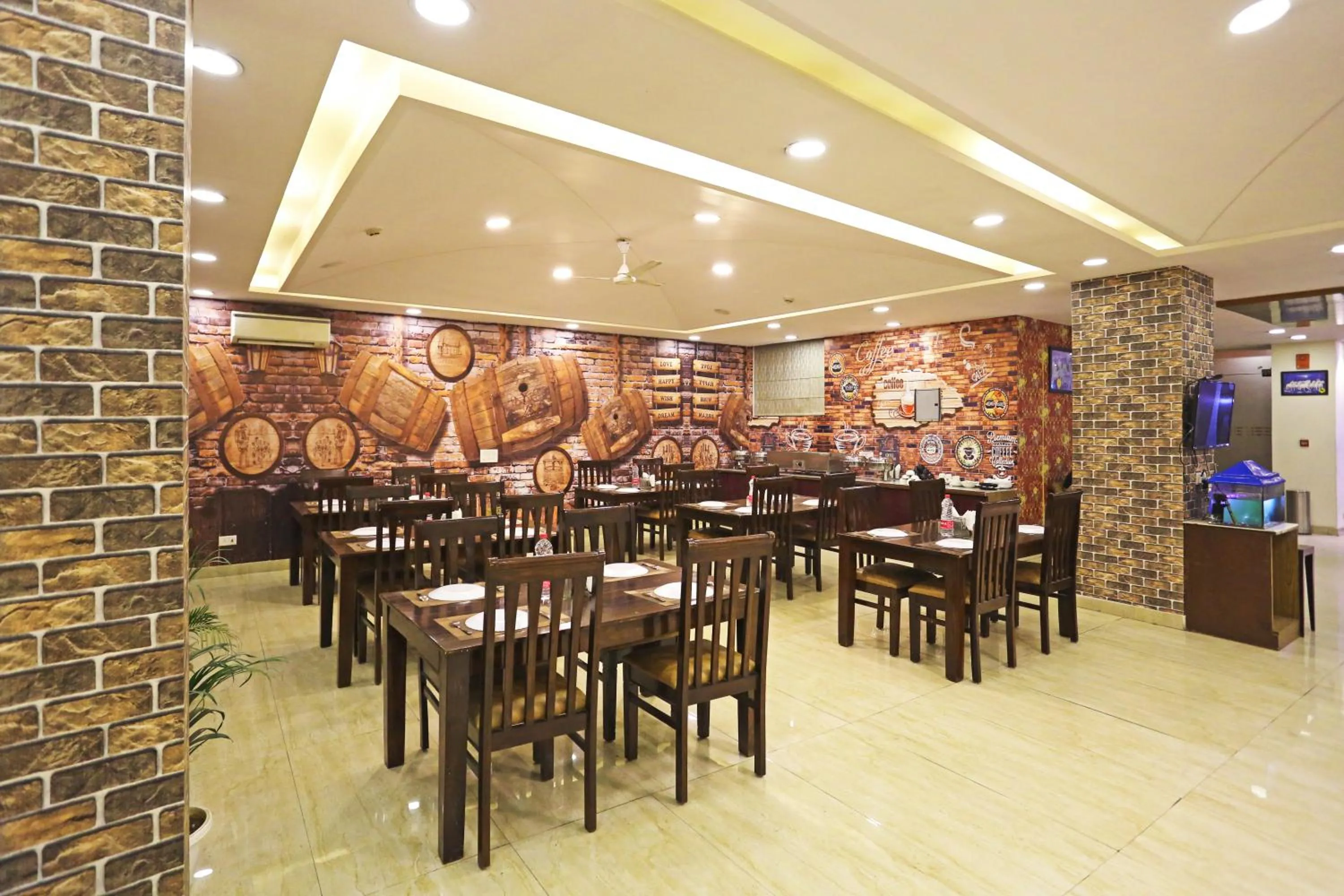 Restaurant/places to eat in Hotel D'Capitol - Delhi Airport