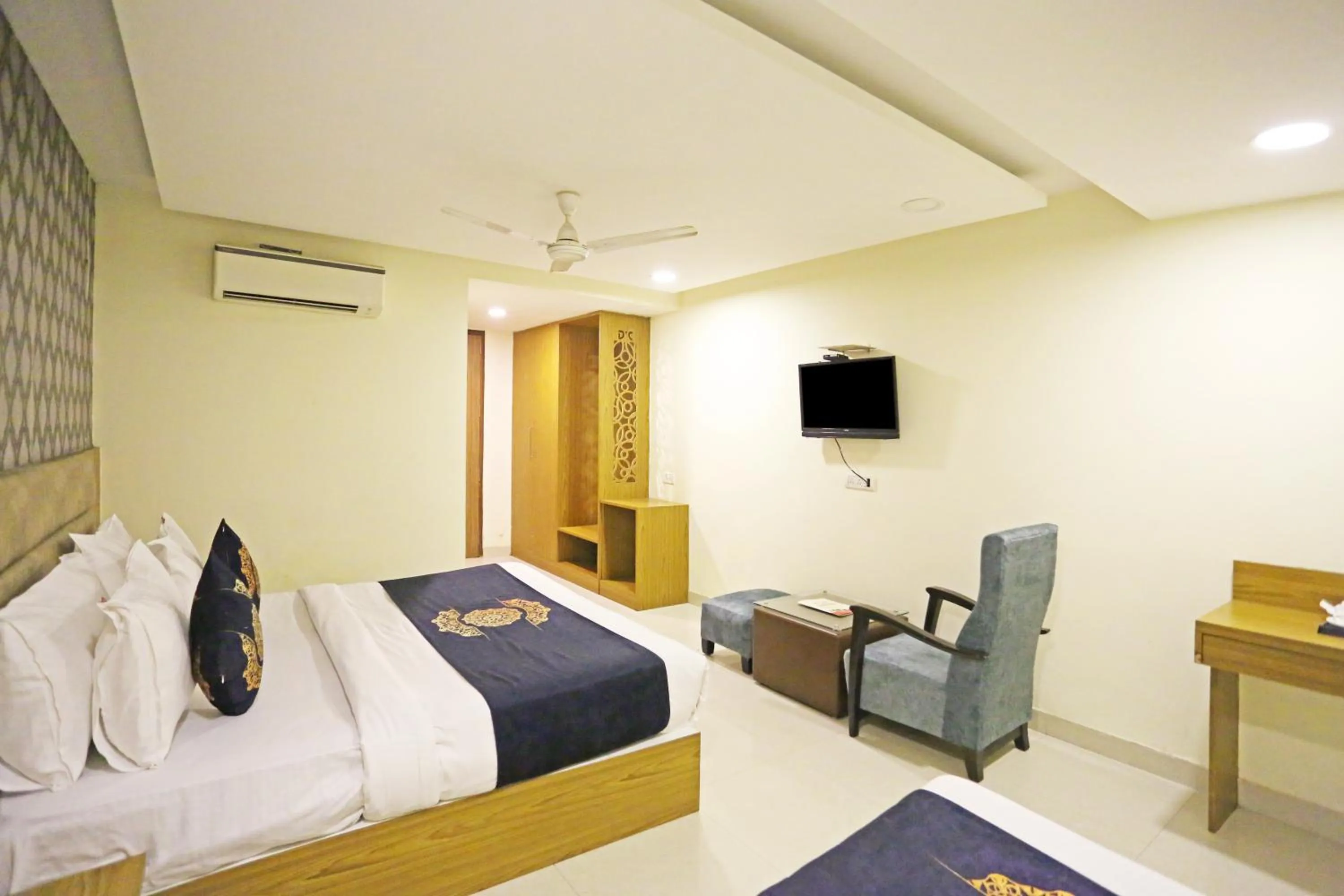 Bed in Hotel D'Capitol - Delhi Airport