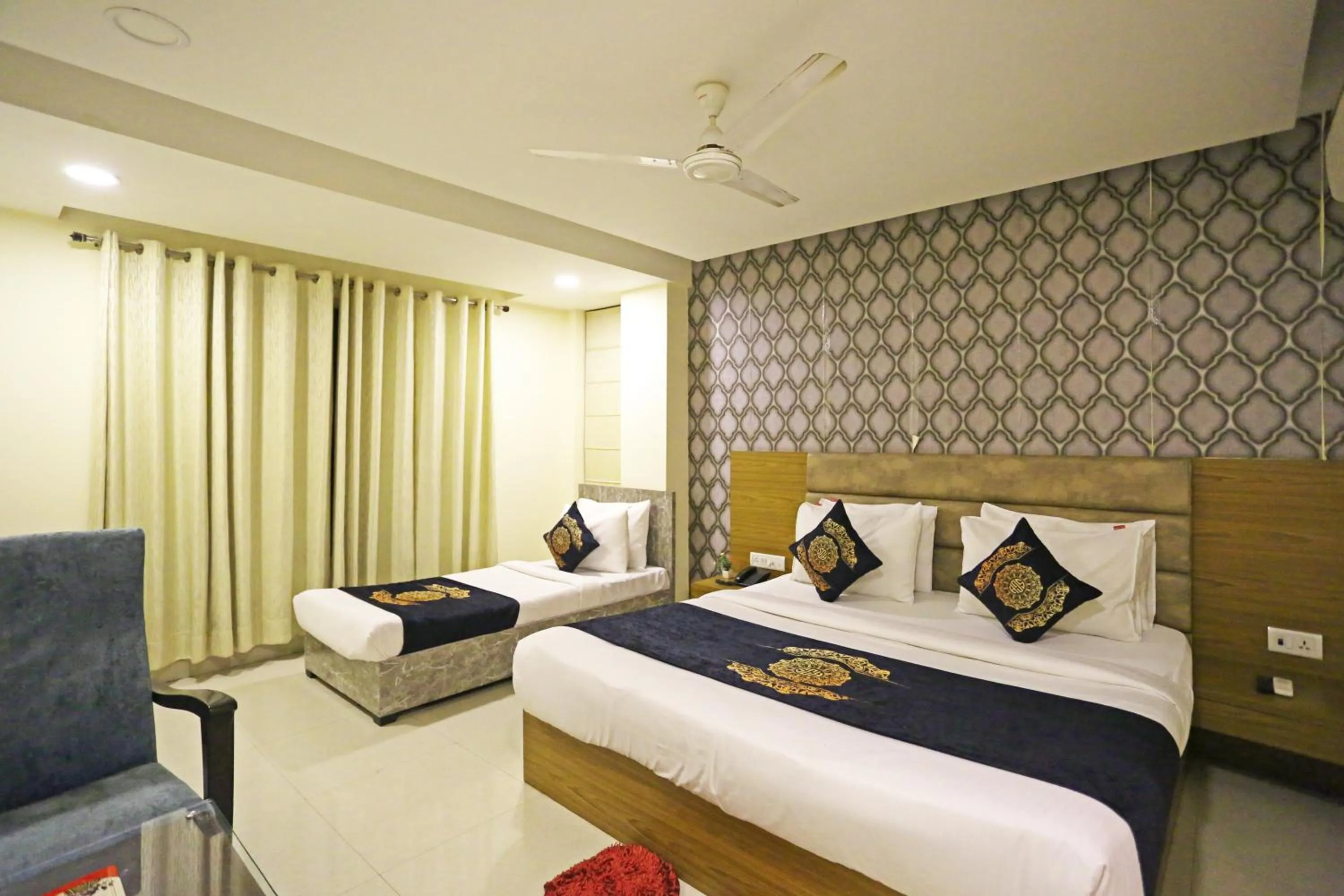 Bed in Hotel D'Capitol - Delhi Airport