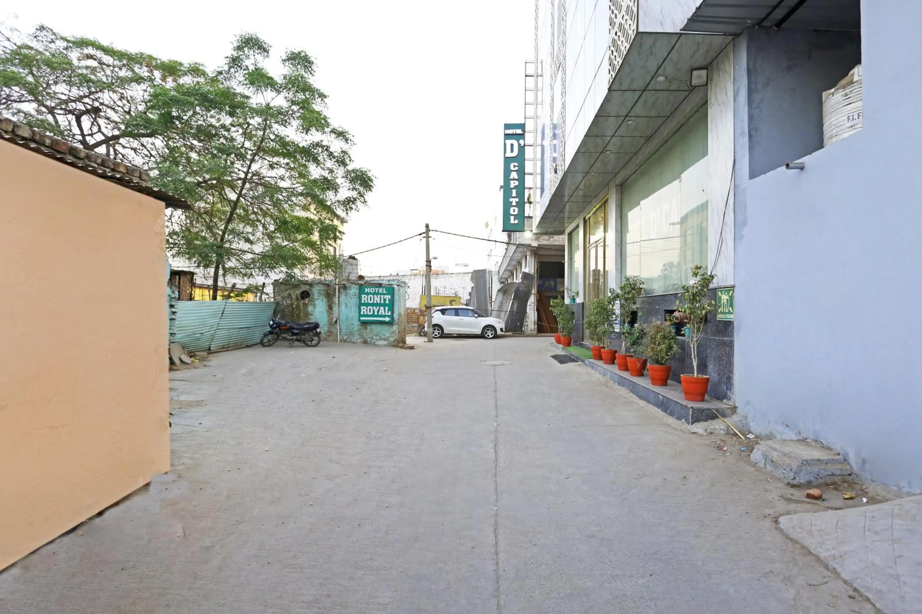 Property building in Hotel D'Capitol - Delhi Airport