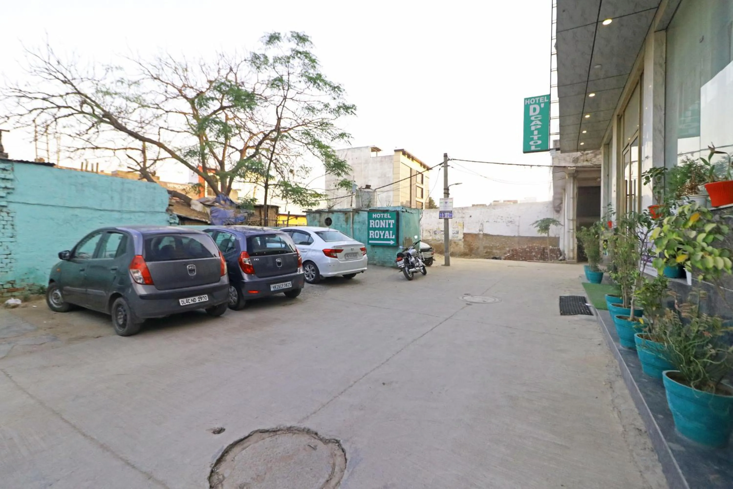 Property building in Hotel D'Capitol - Delhi Airport