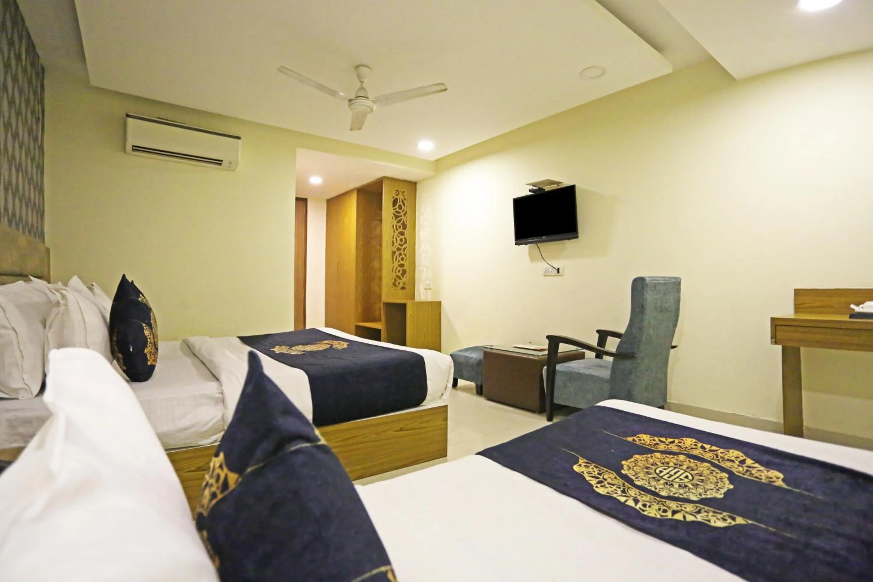 Bed in Hotel D'Capitol - Delhi Airport