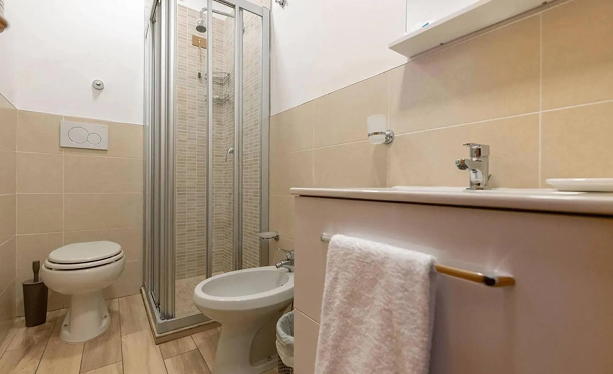 Shower in Hotel Garden Bologna