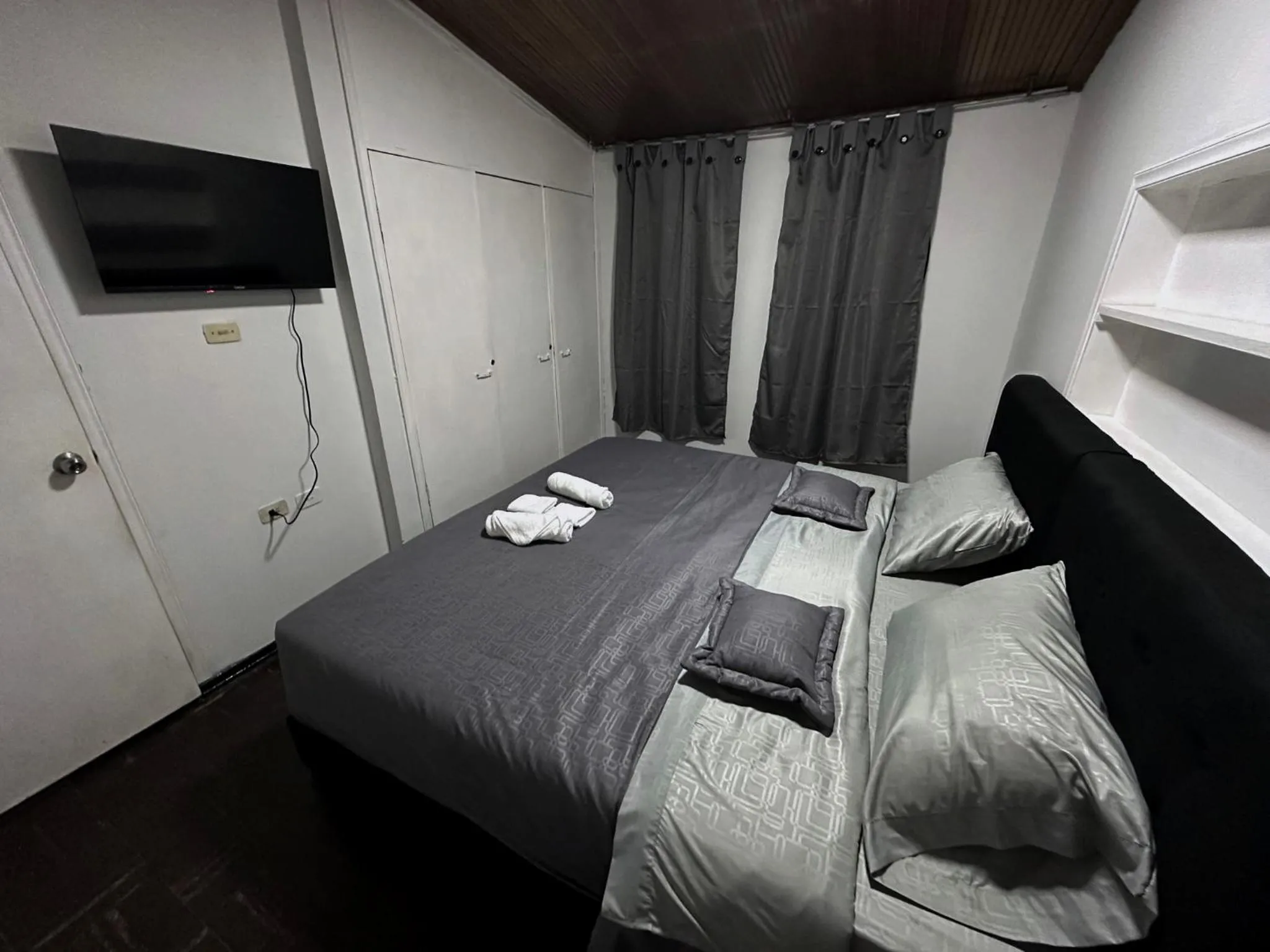 Photo of the whole room in H&L BOUTIQUE