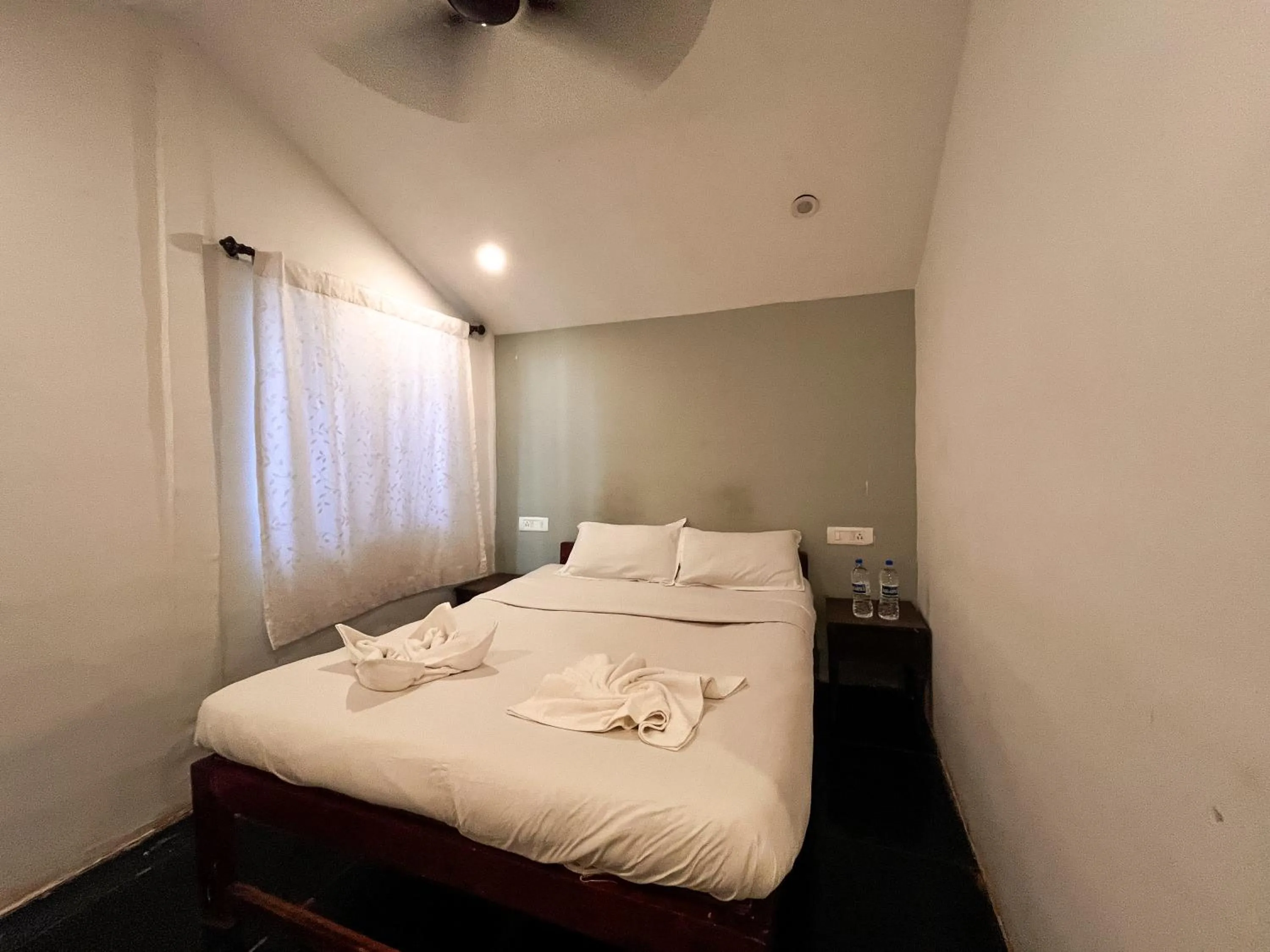 Bed in 12 Monks - Beachfront Hostel