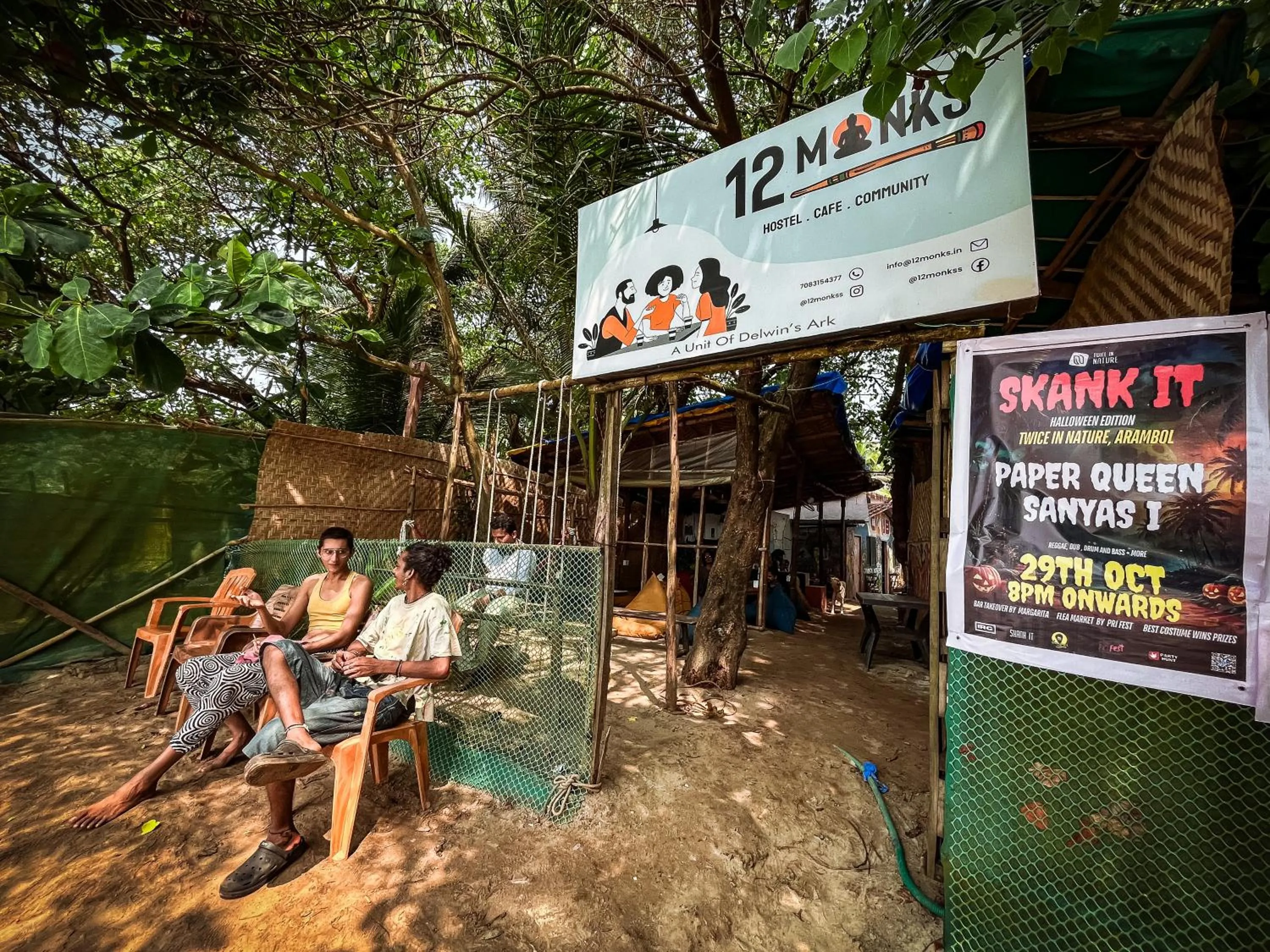 Facade/entrance in 12 Monks - Beachfront Hostel