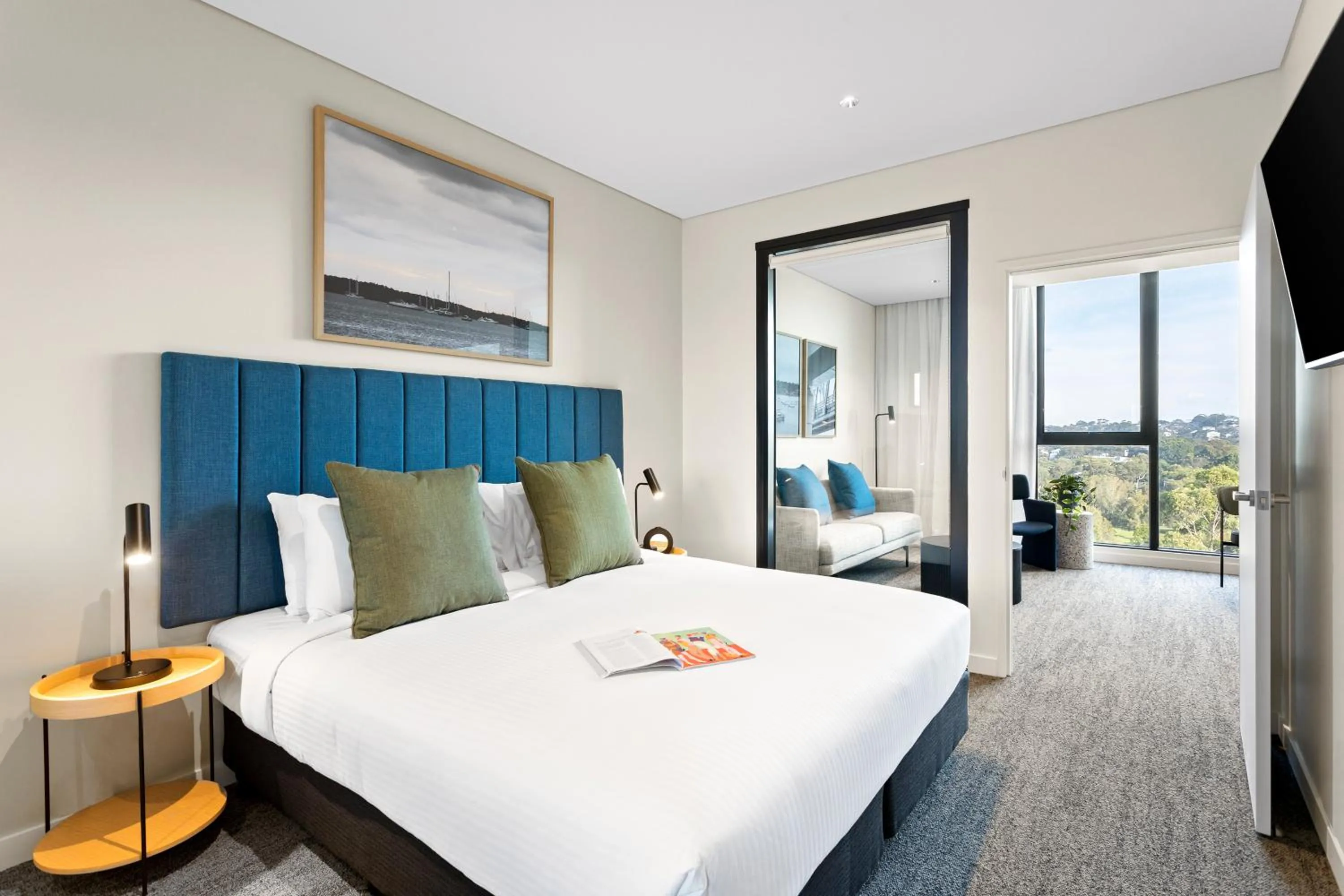 Golfcourse, Bed in Quest Woolooware Bay