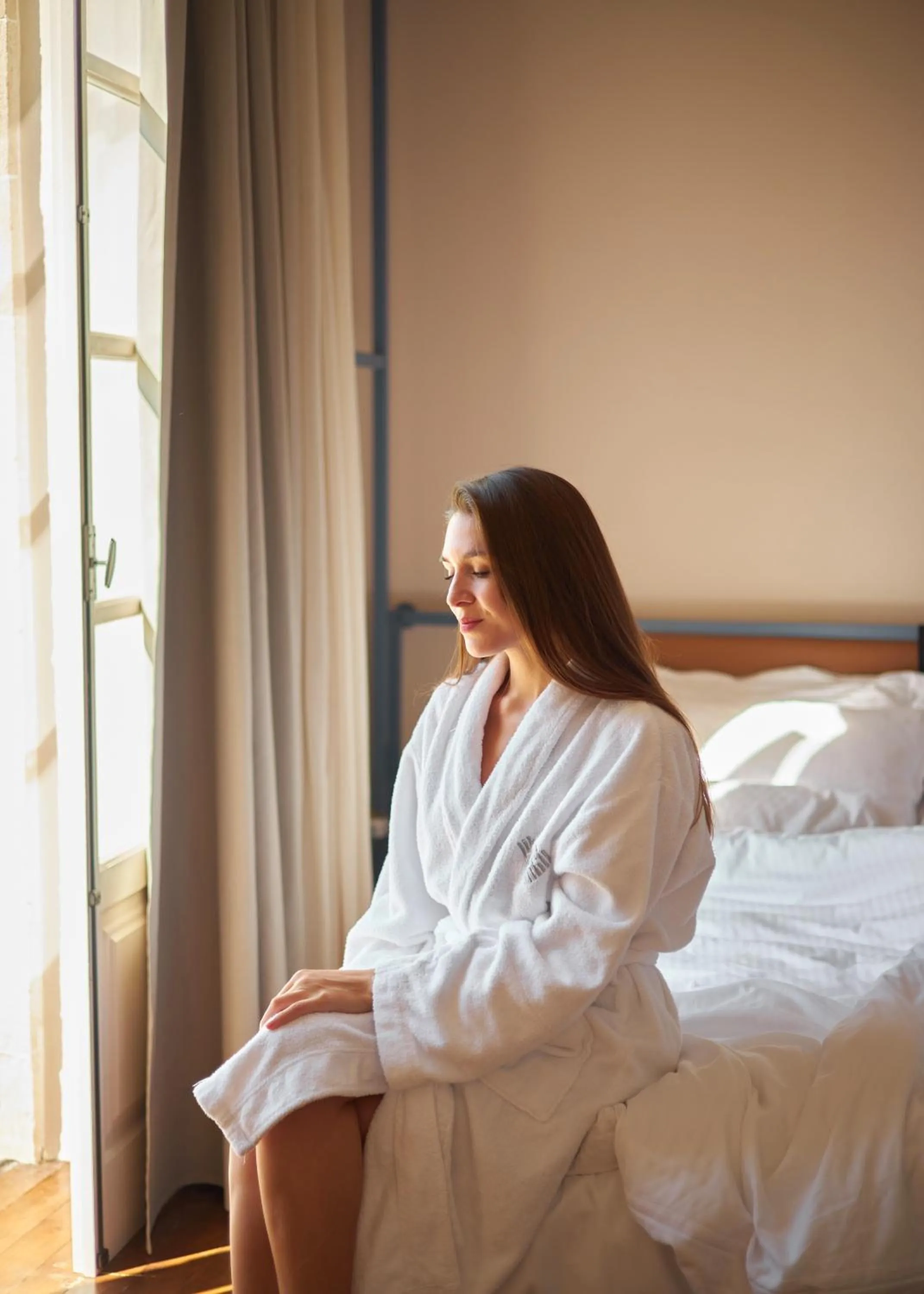 People, Bed in Heart Hotel