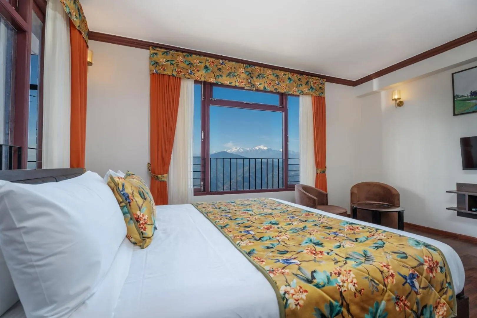 Bed in Summit Sherpa Mountain Hotel & Spa