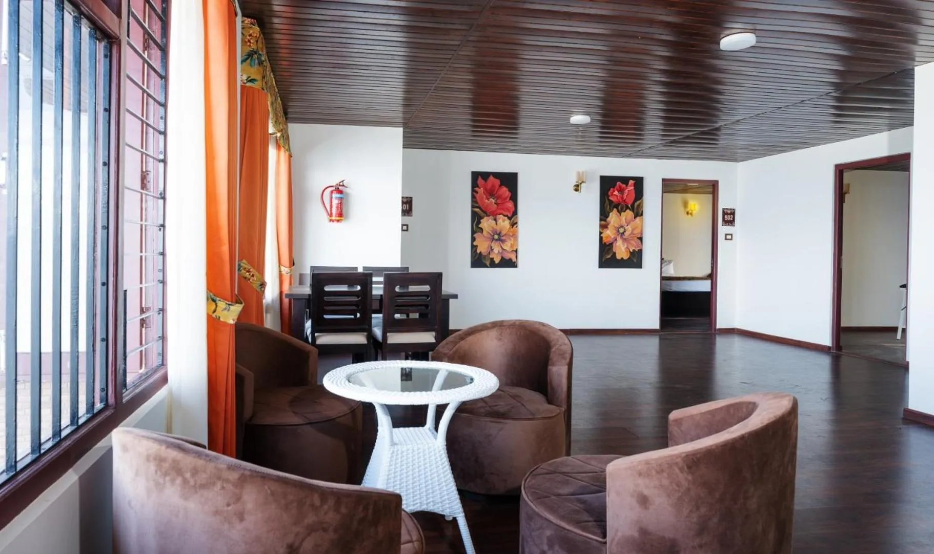 Restaurant/places to eat in Summit Sherpa Mountain Hotel & Spa