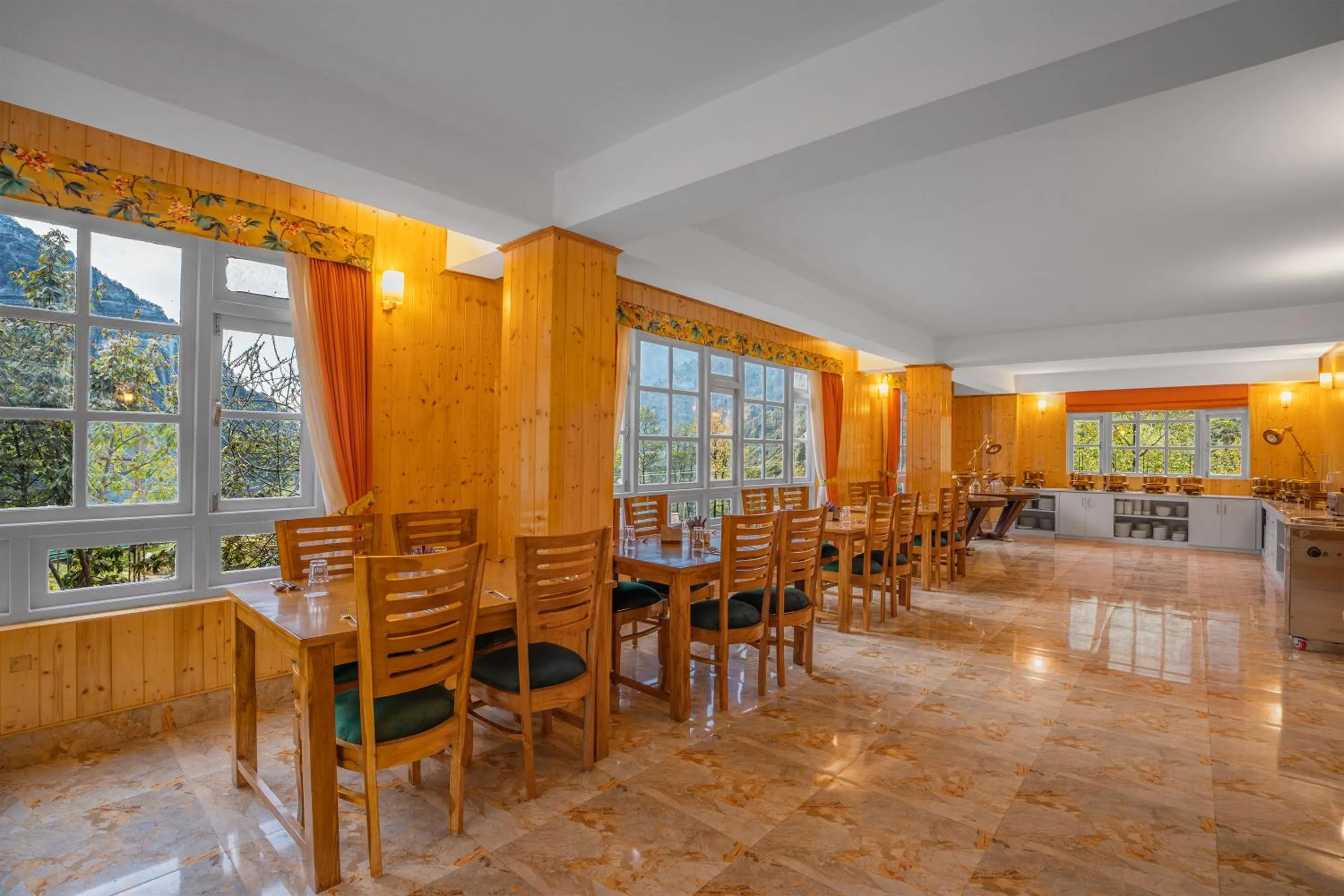 Restaurant/places to eat in Summit Gangchen Hotel