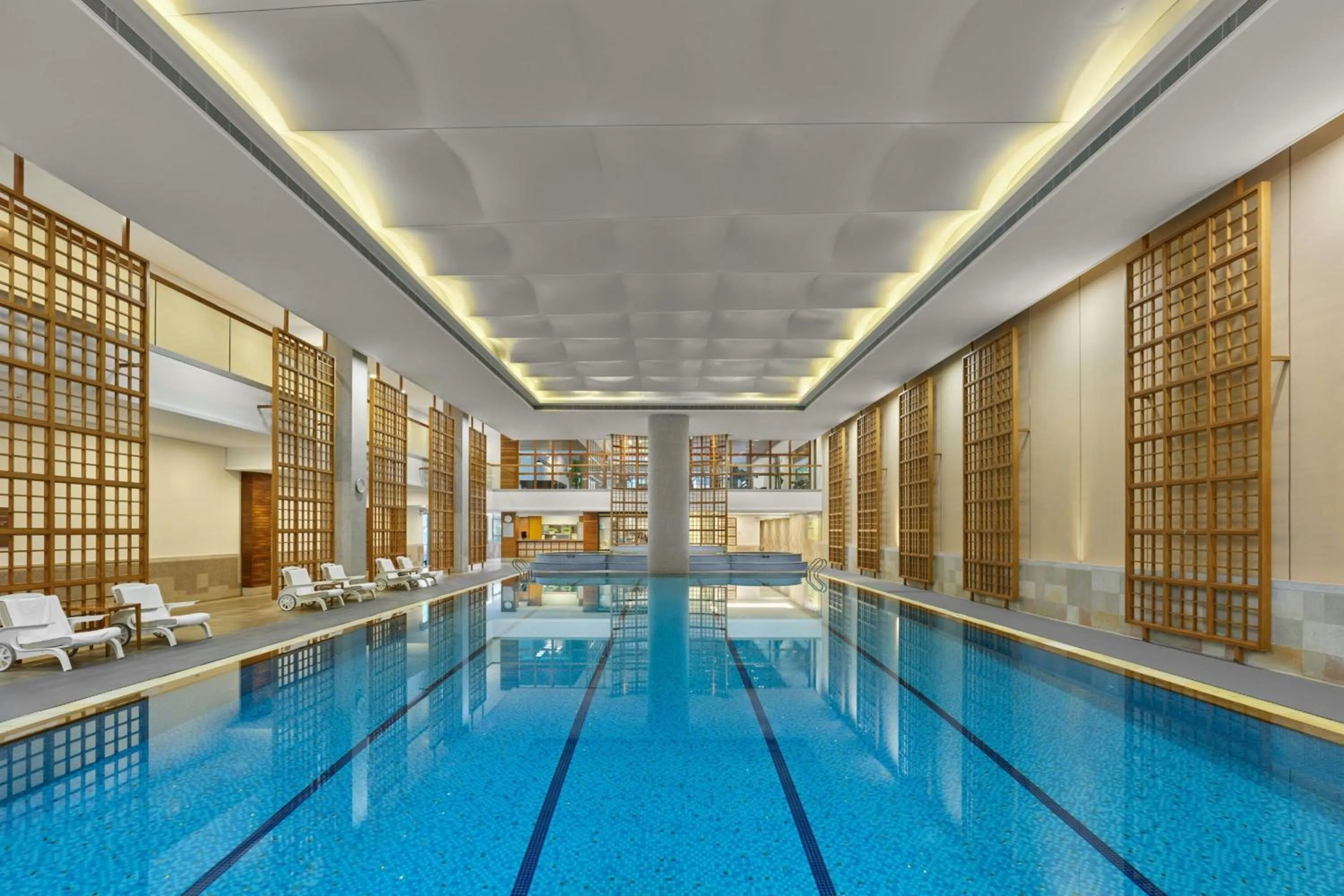 Swimming pool in Dongguan Marriott Hotel