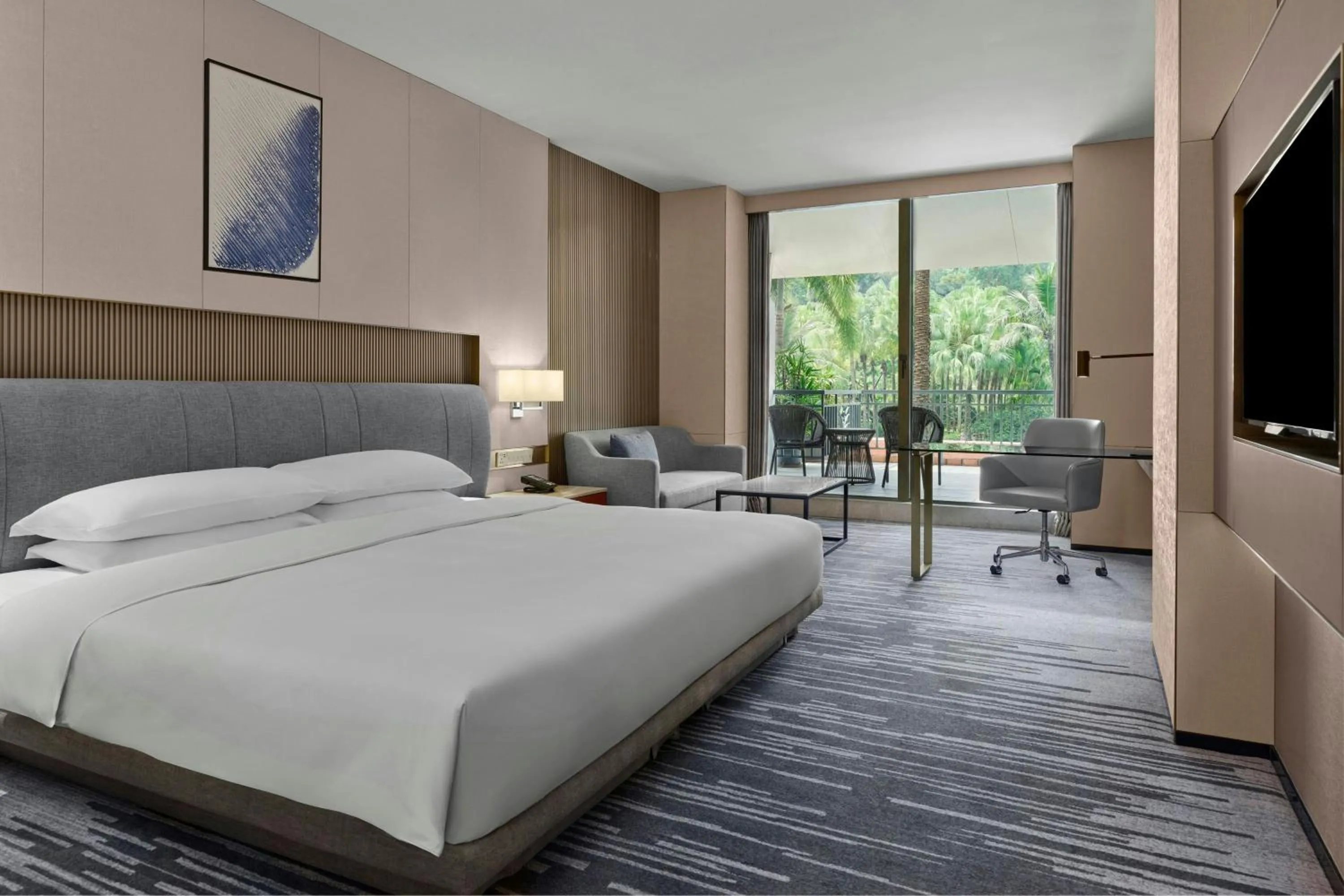 Photo of the whole room, Bed in Dongguan Marriott Hotel