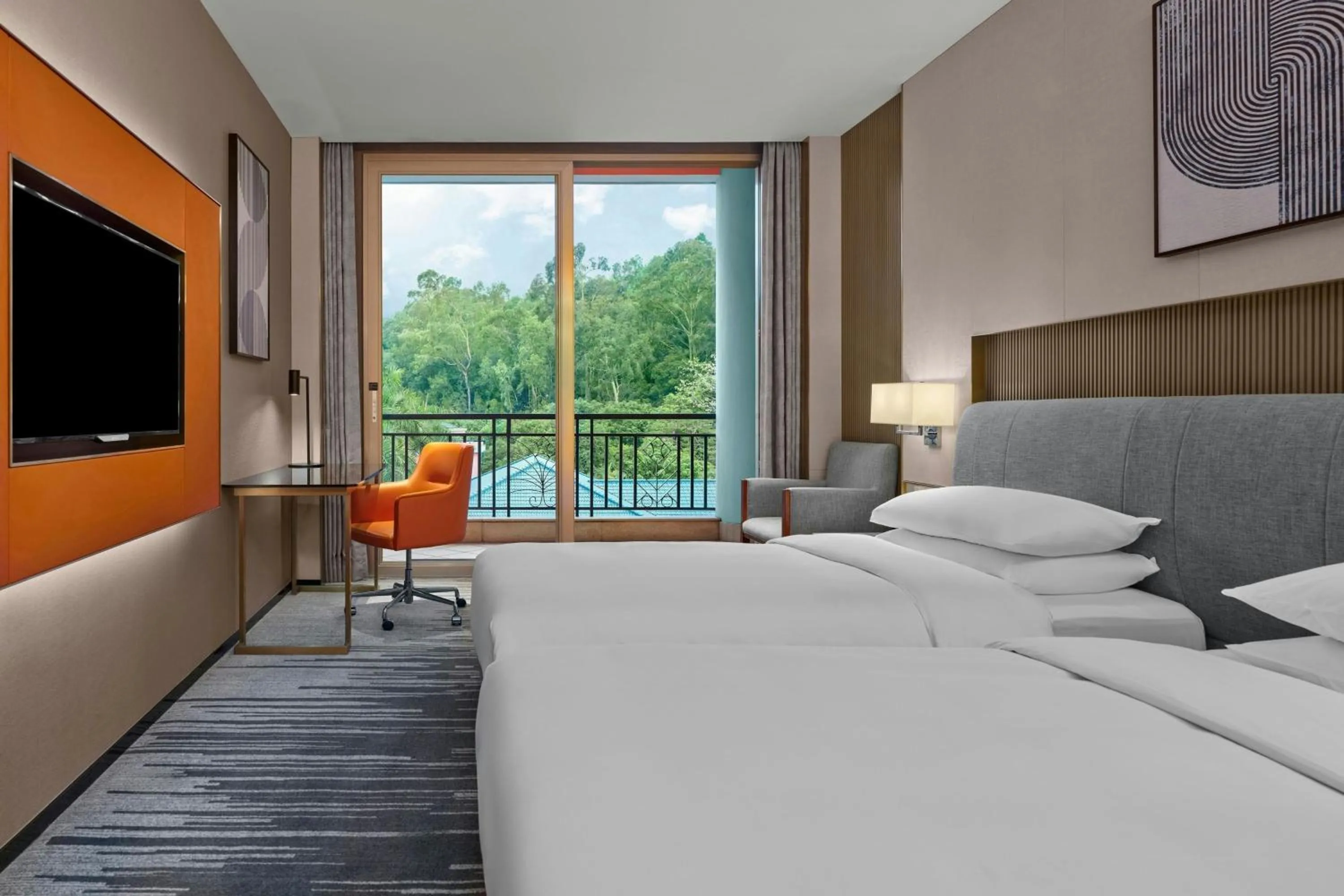 Photo of the whole room, Bed in Dongguan Marriott Hotel