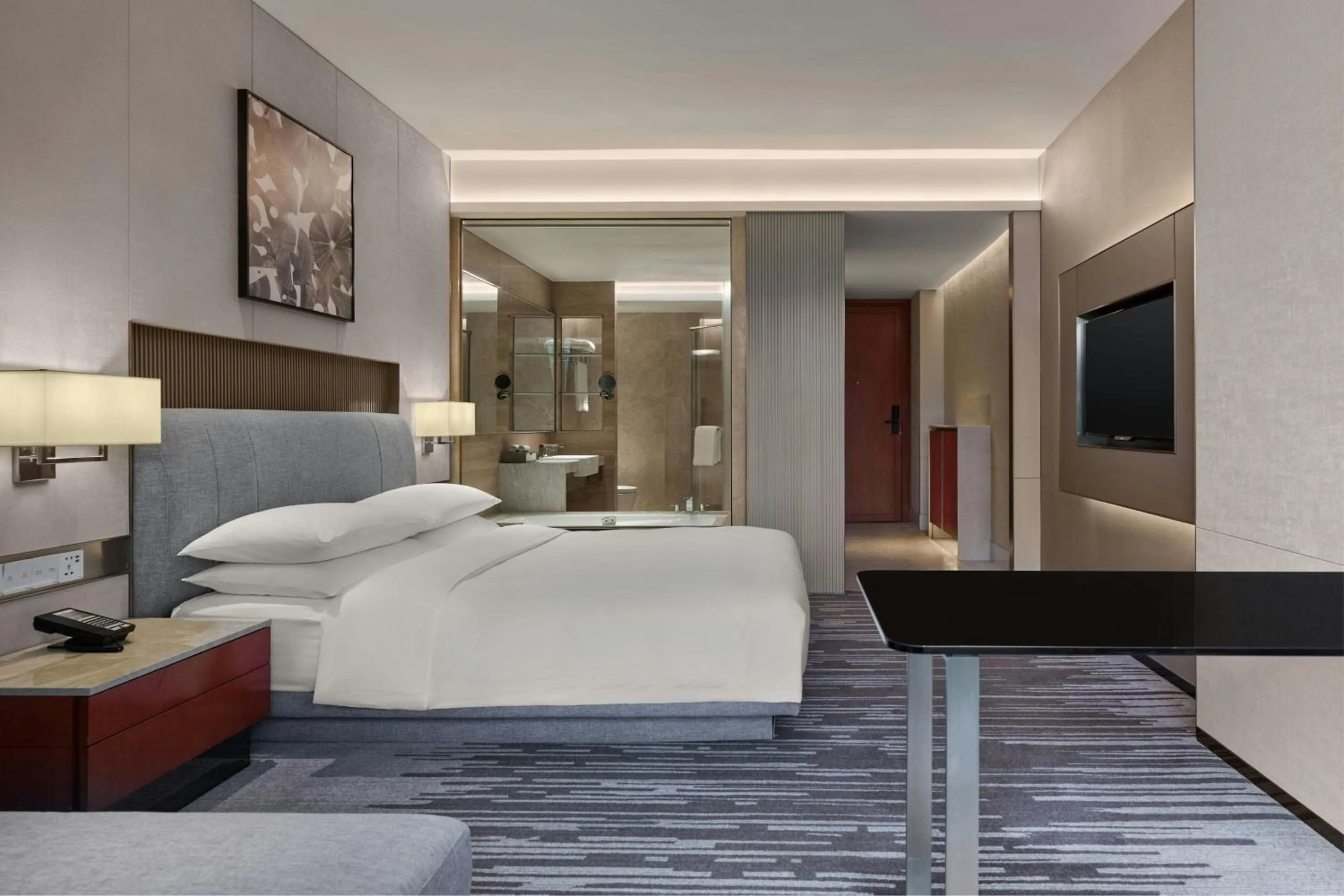 Photo of the whole room, Bed in Dongguan Marriott Hotel