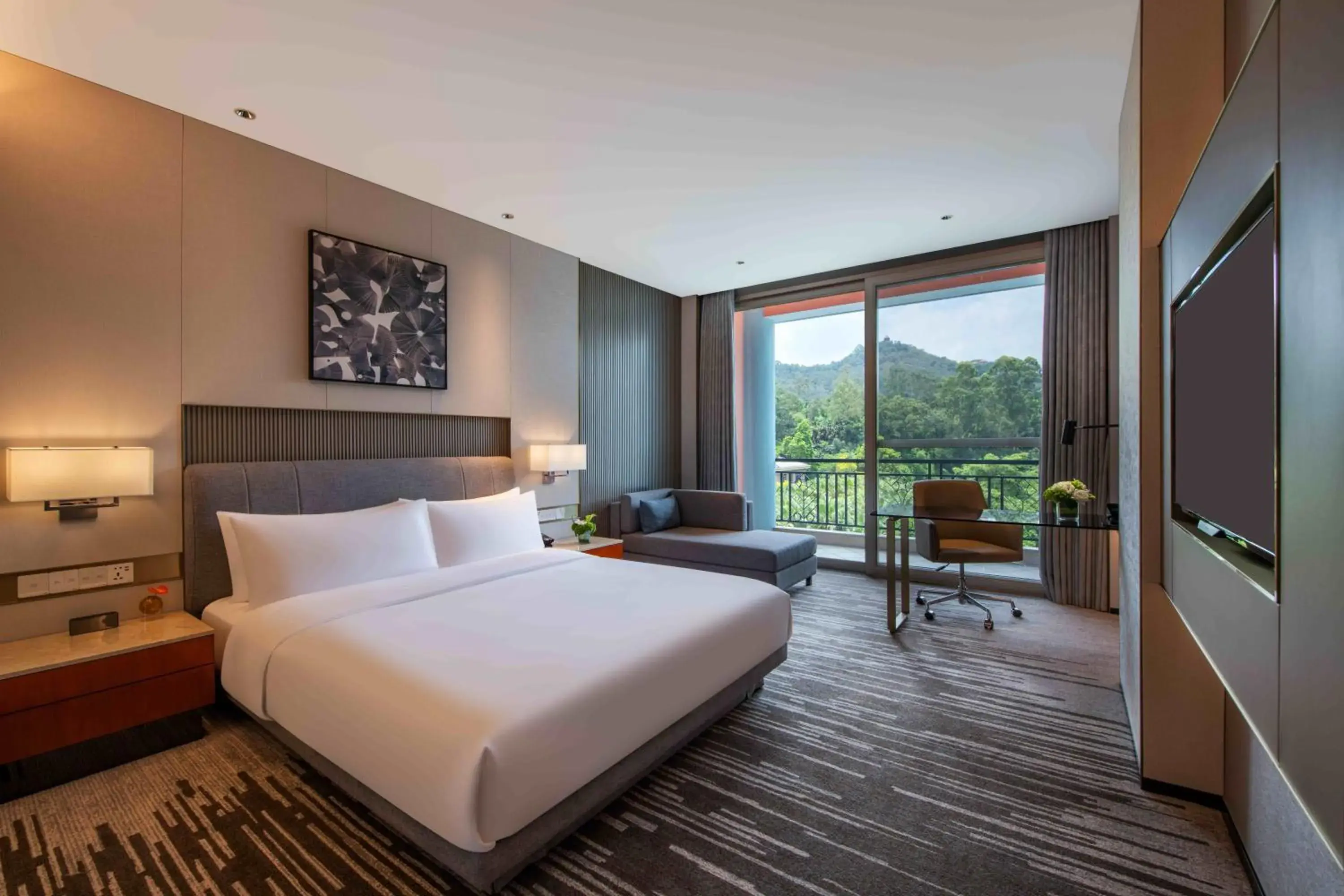 Deluxe King Size Room,Mountain View in Dongguan Forum Hotel and Apartment - Former Pullman hotel Dongguan Forum Deluxe King Size Room,Mountain View in Dongguan Forum Hotel and Apartment - Former Pullman hotel Dongguan Forum