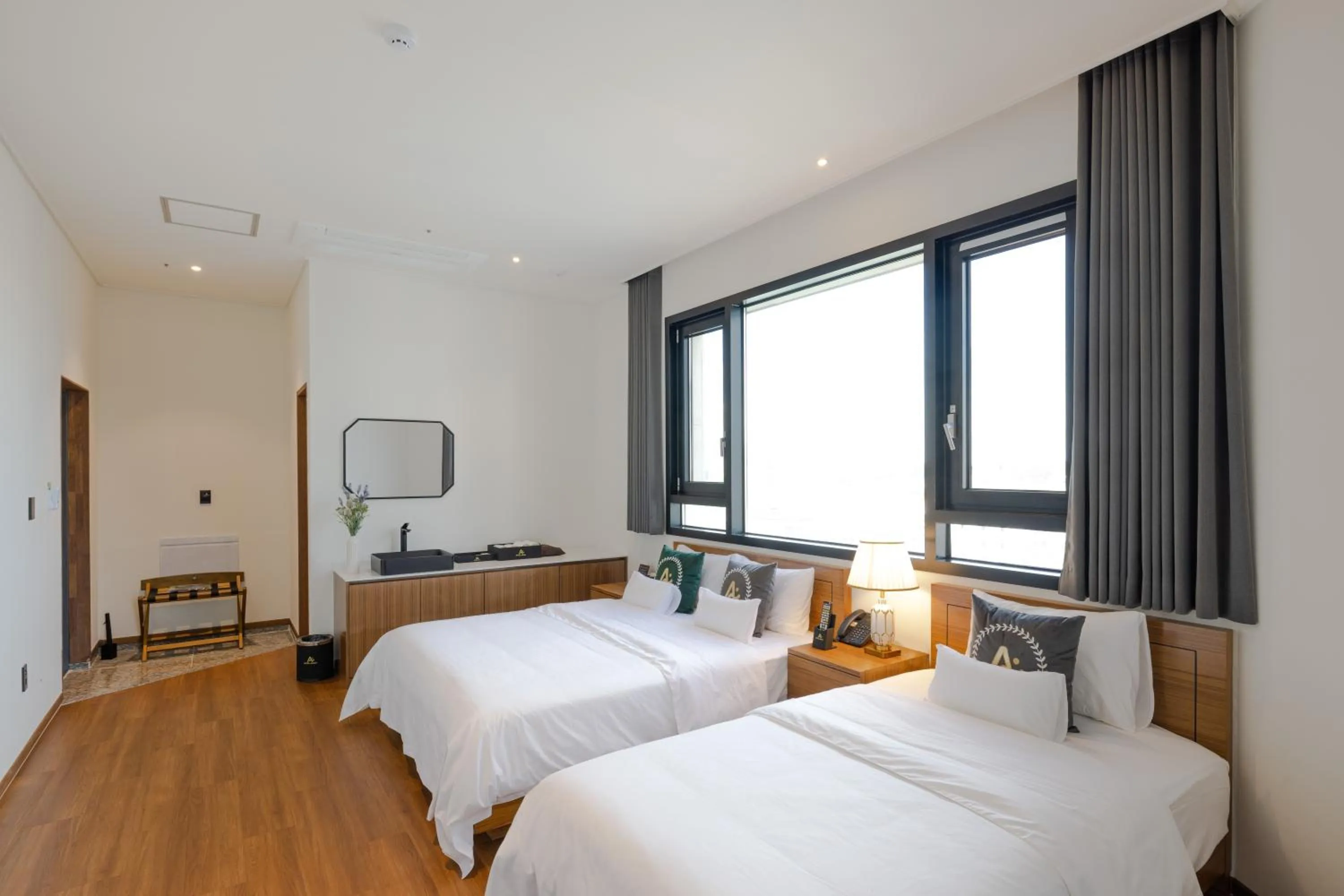 Property building, Bed in Hotel Arari