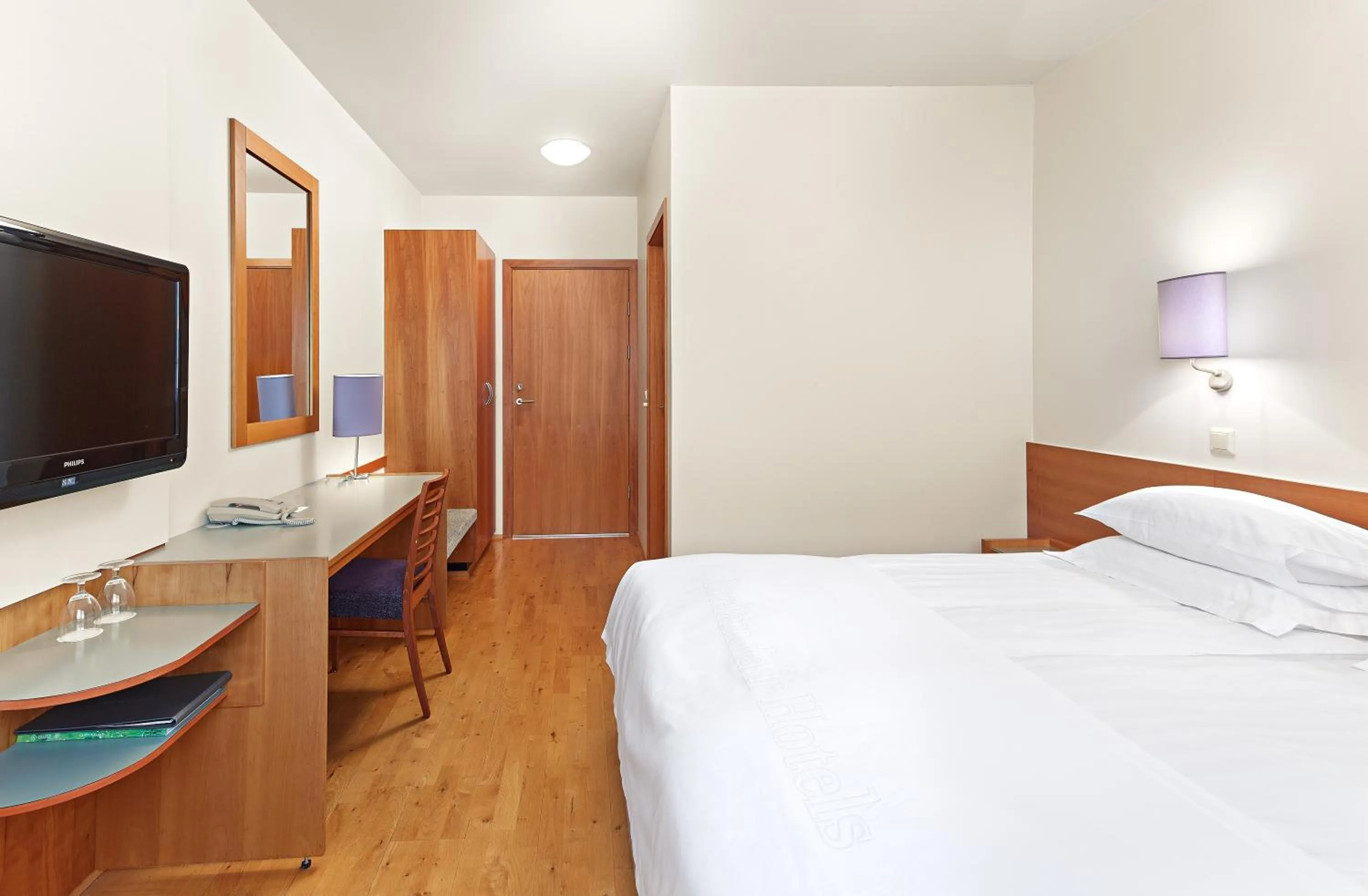 Bathroom, Bed in Hérað - Berjaya Iceland Hotels