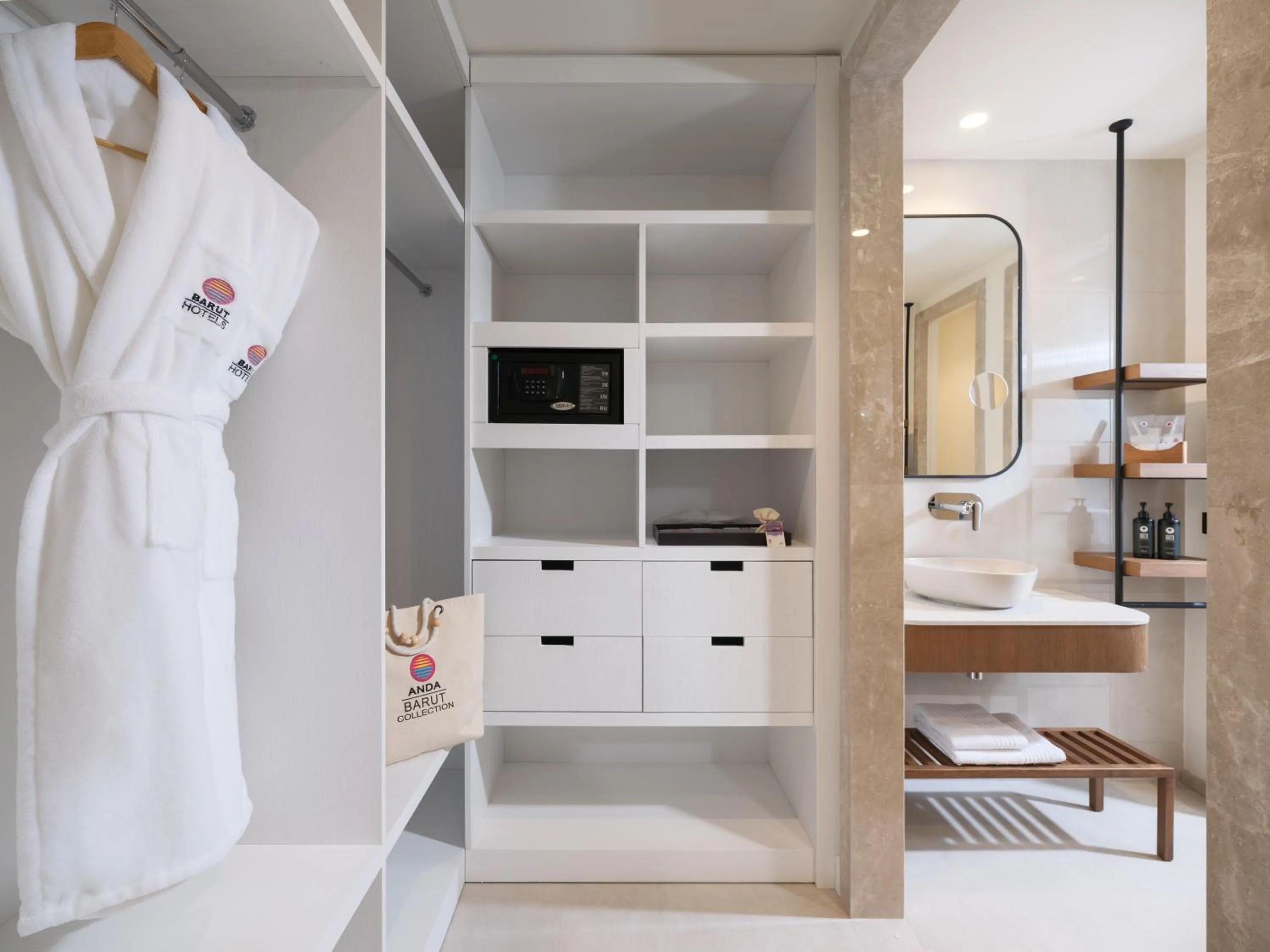 Shower in Anda Barut Collection - Ultra All Inclusive