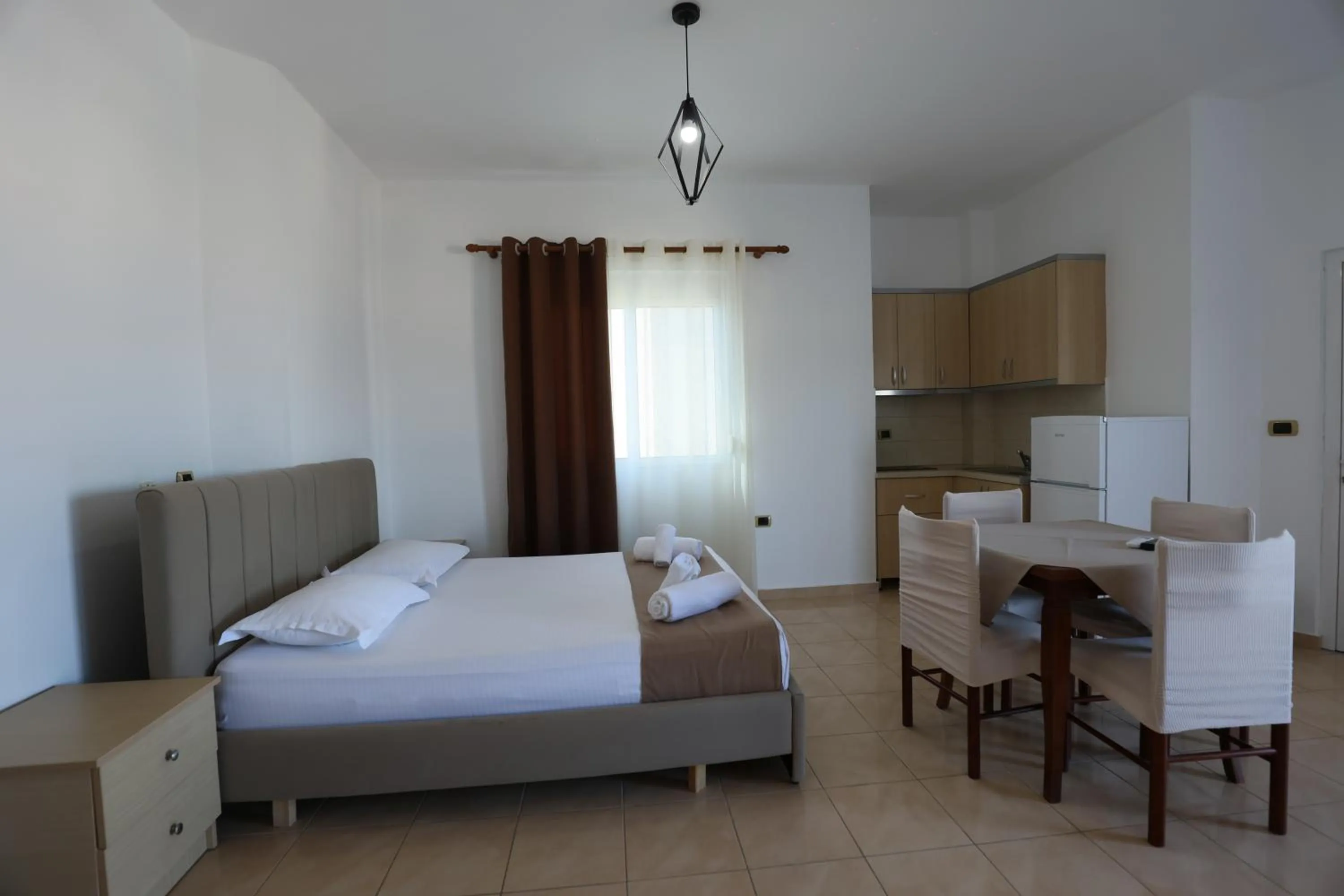 Kitchen or kitchenette, Bed in Michelle Apartments