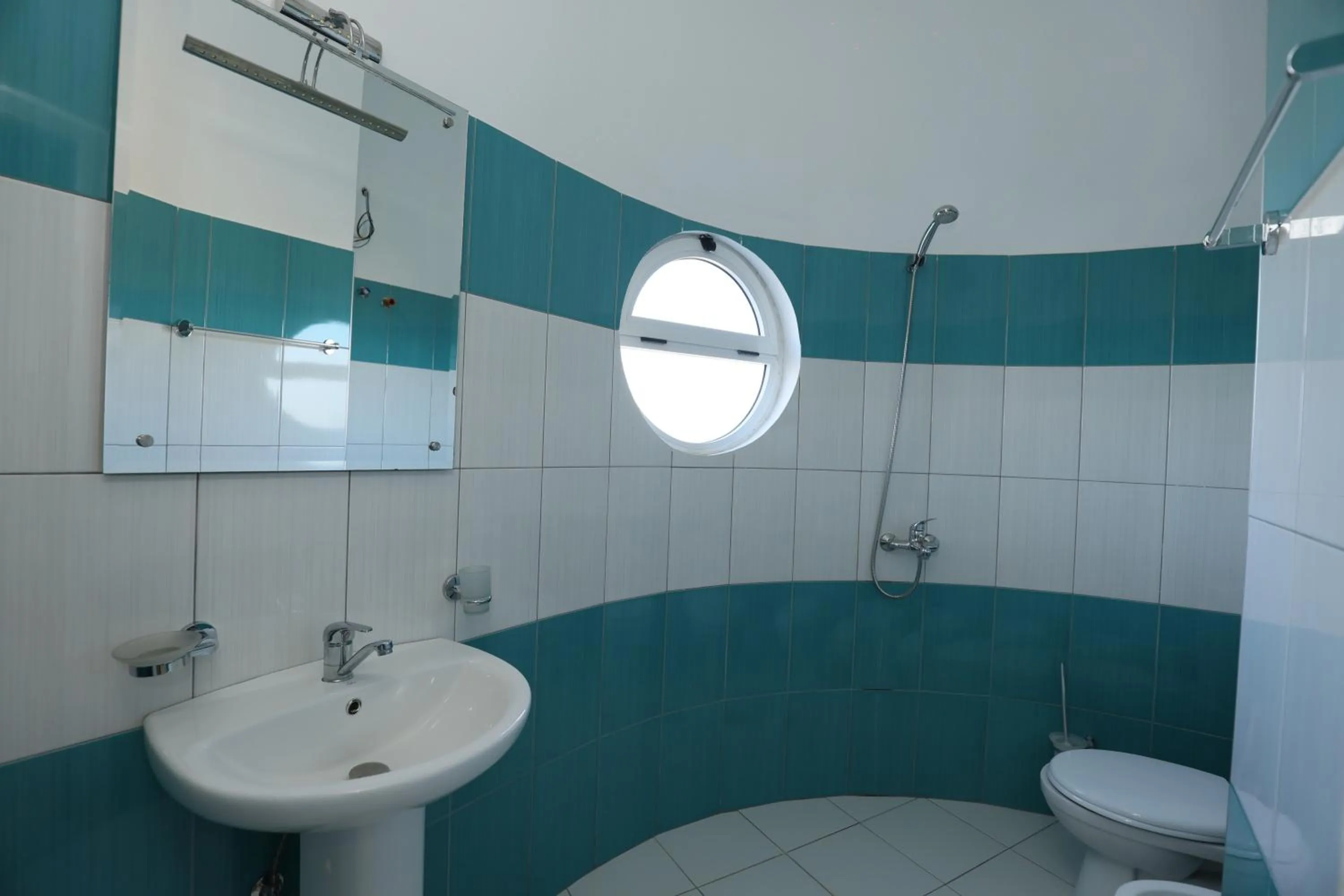 Shower in Michelle Apartments