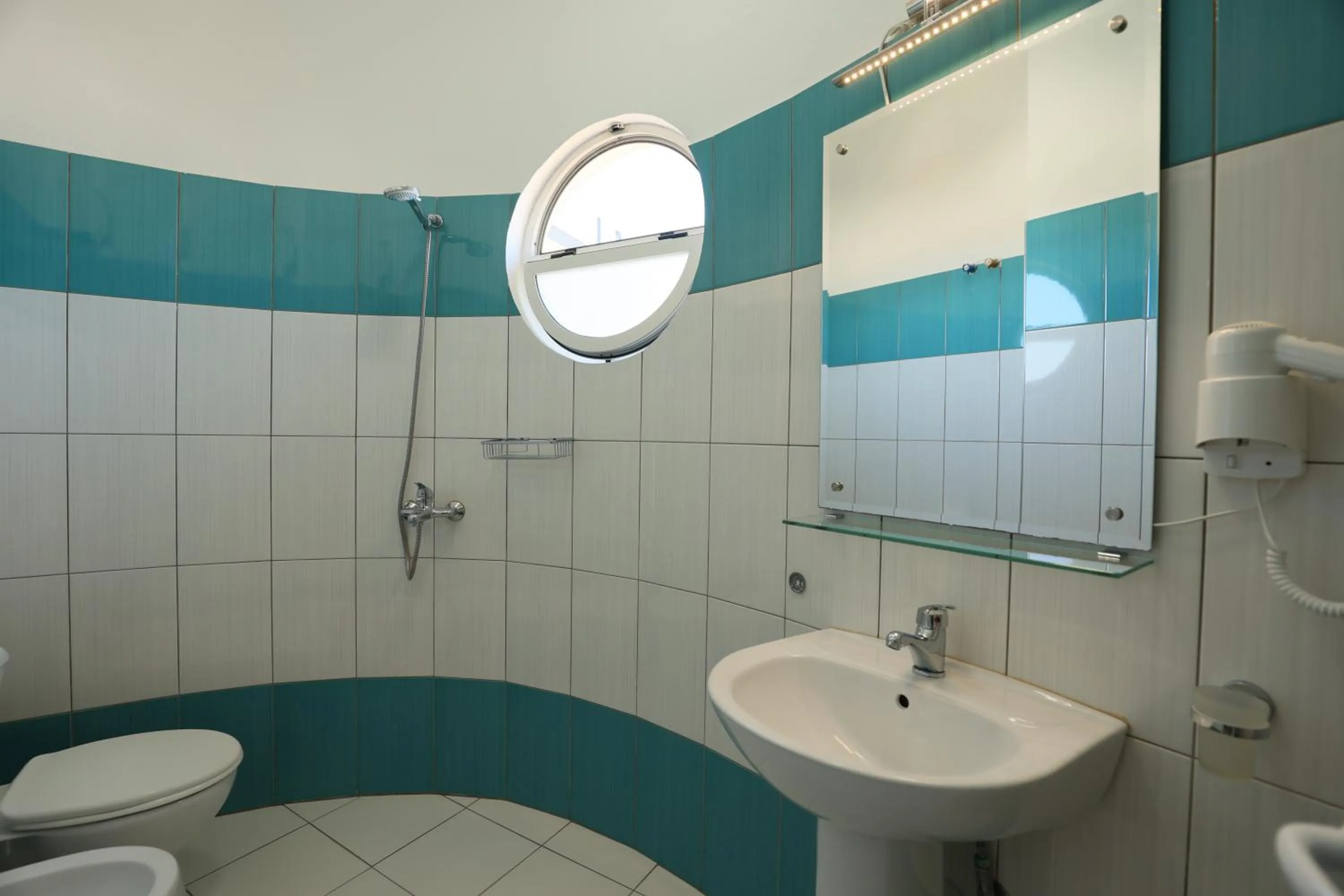 Shower in Michelle Apartments