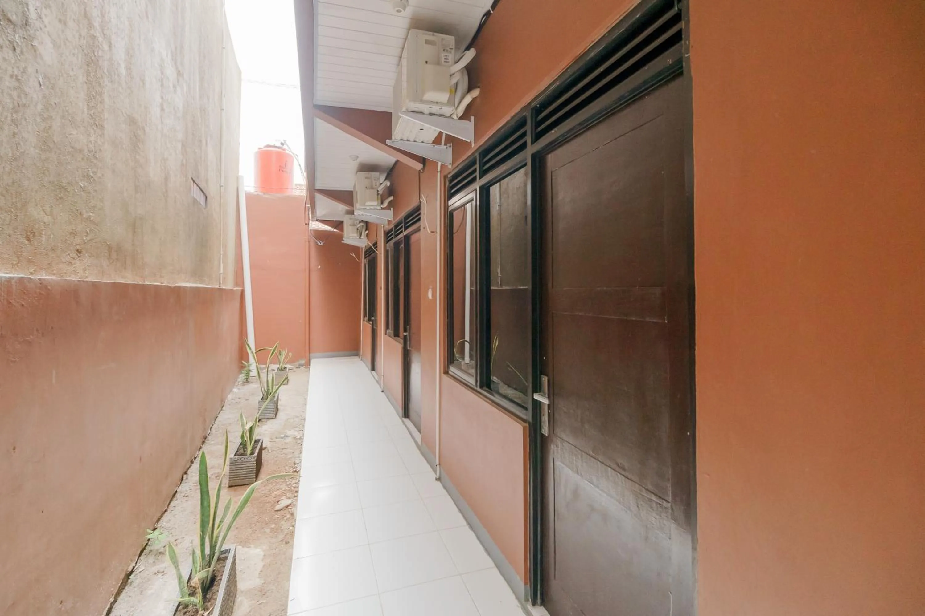 Property building in RedDoorz Syariah near Siloam Hospitals Bulak Kapal