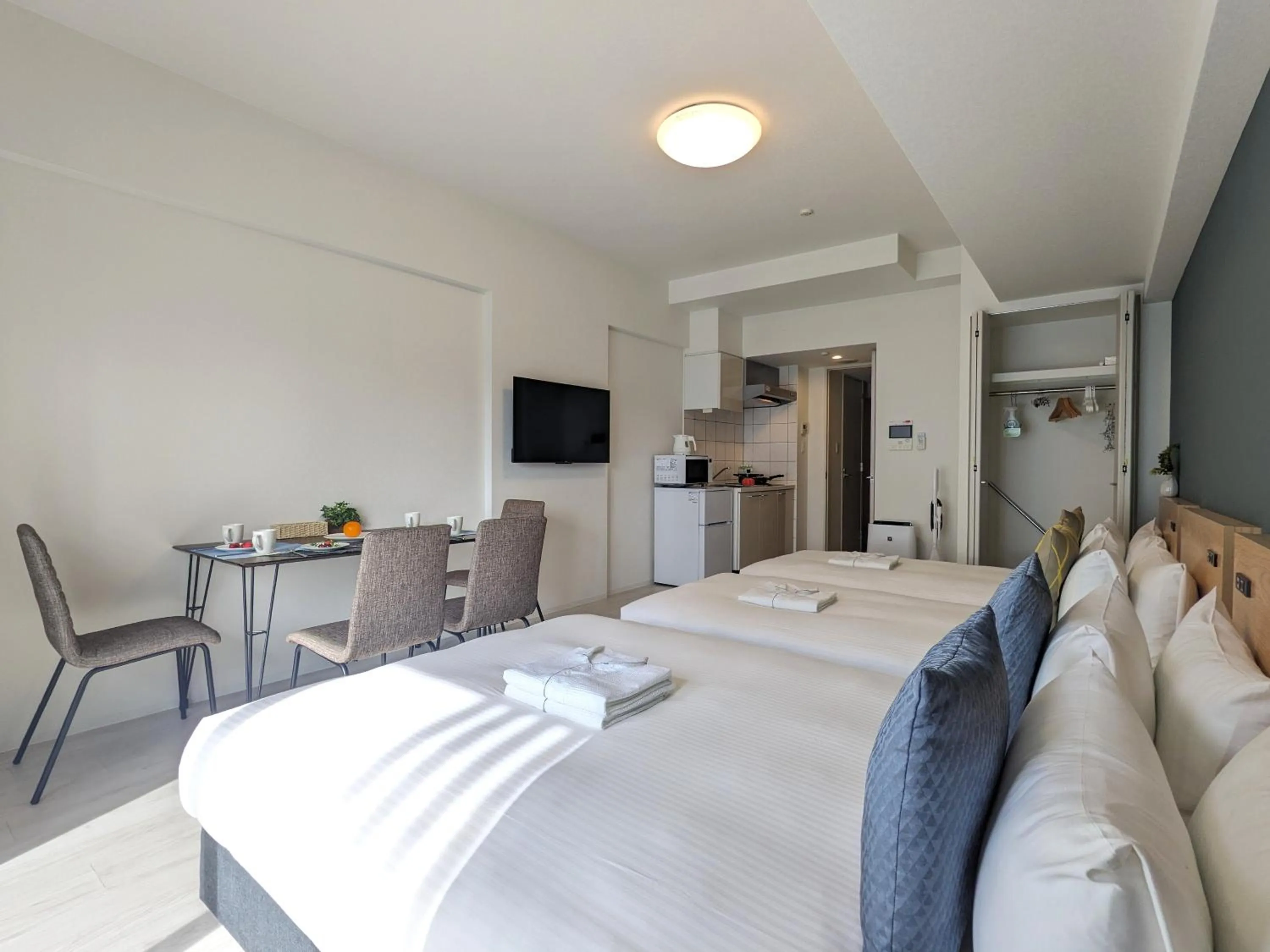 Bed in ESLEAD HOTEL Osaka Ebisu