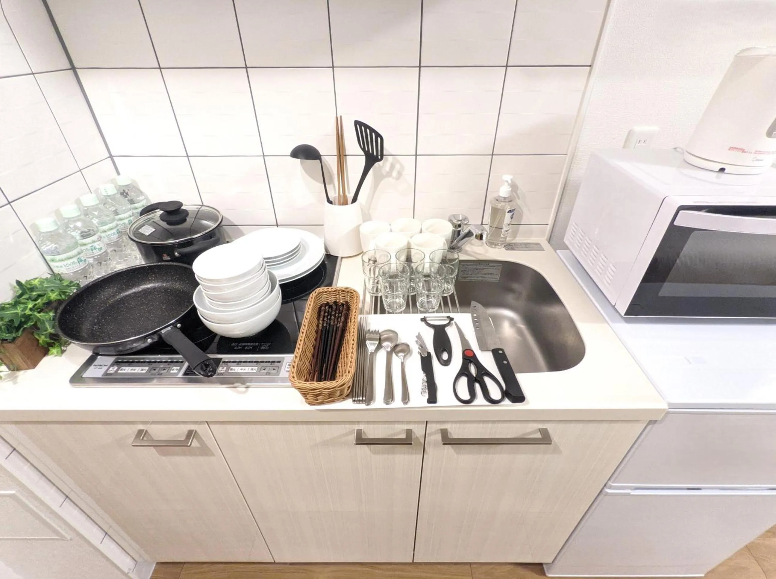 microwave in ESLEAD HOTEL Osaka Ebisu