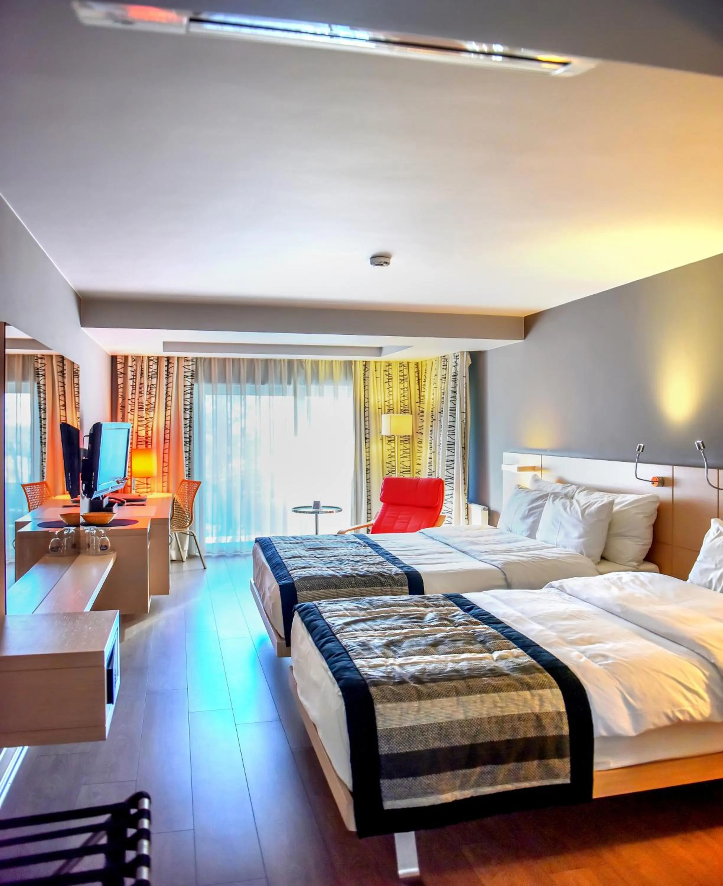 Bed in Denizatı Plus Hotel