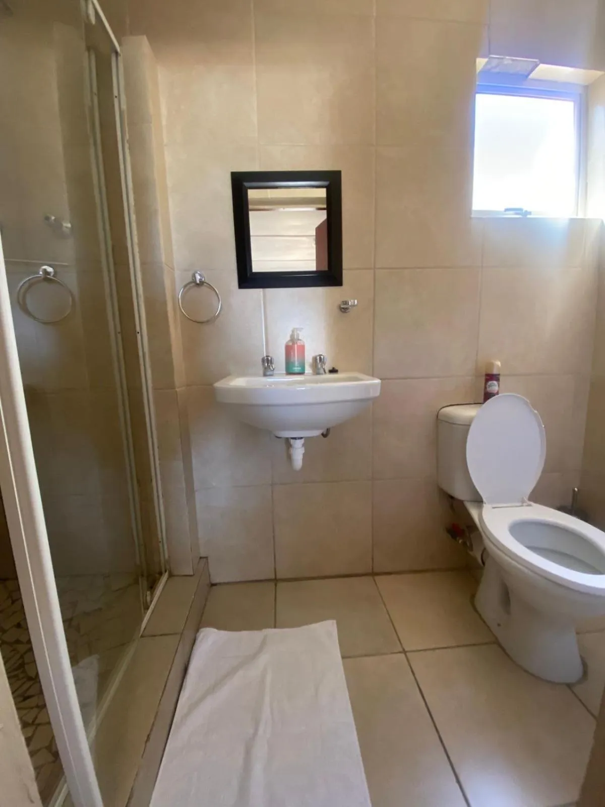 Shower in Akkerdam Bed and Breakfast