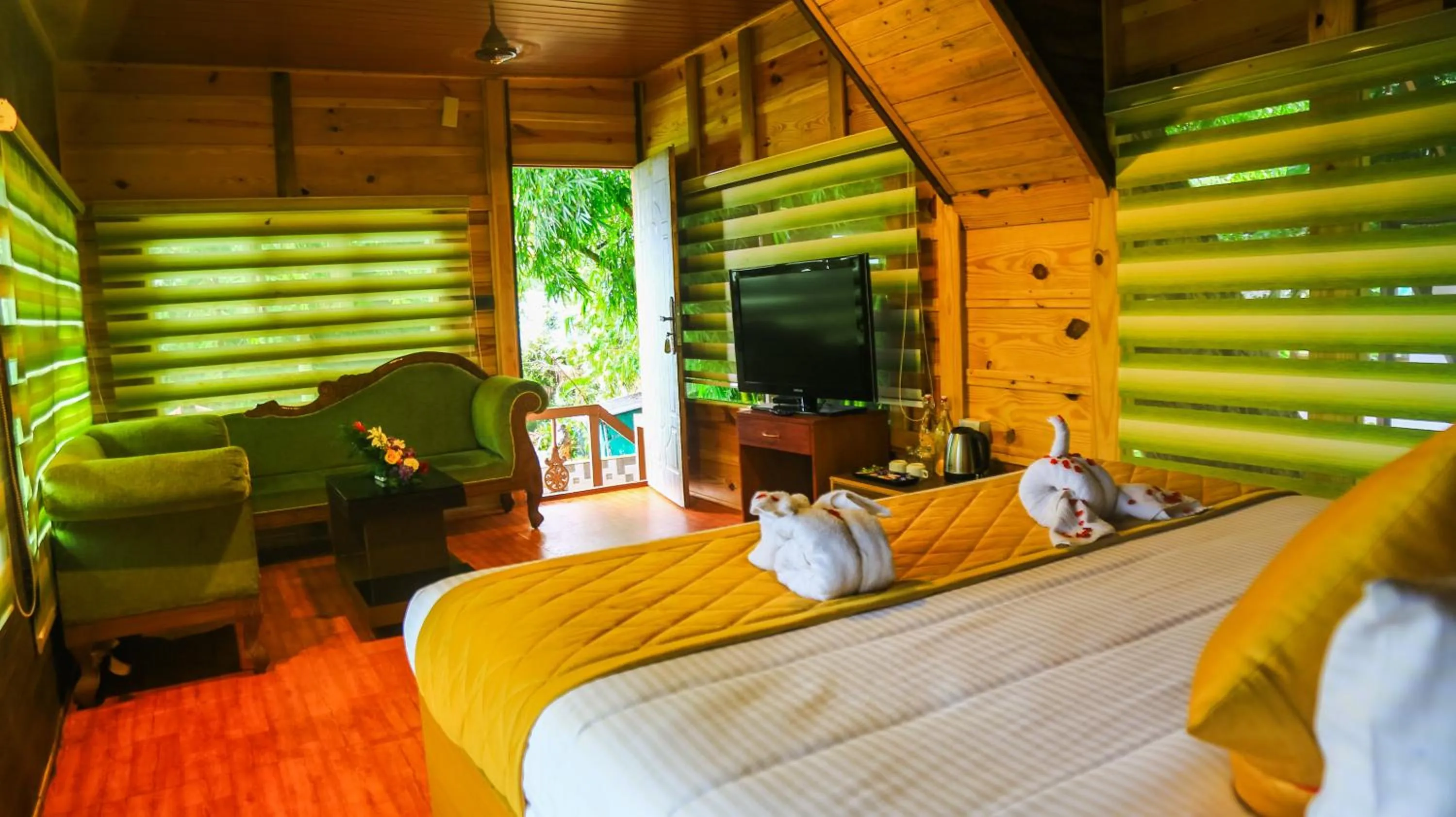 Bed in Spring Muunnar, Munnar