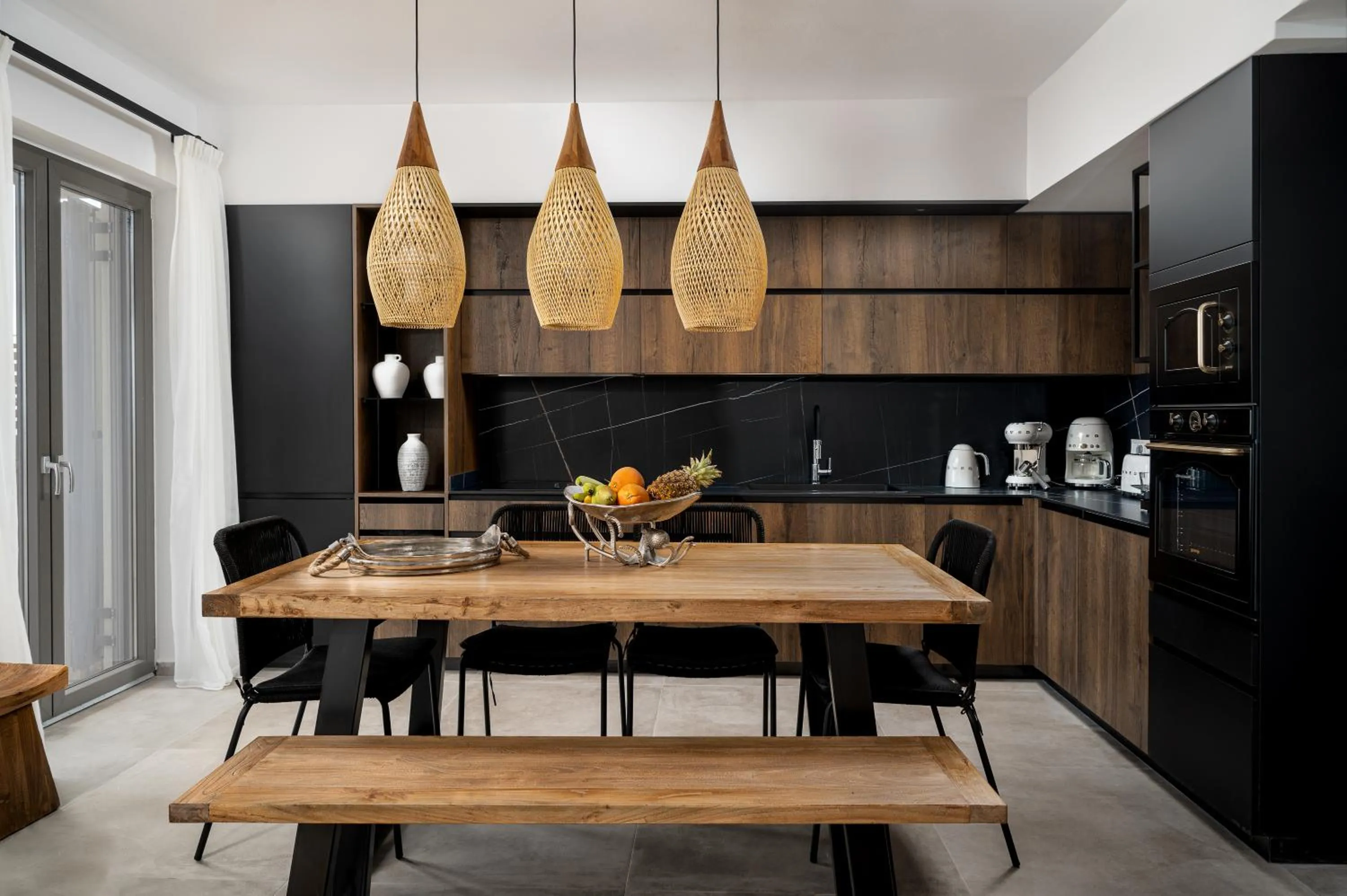 Mnḗmē Suites & Villas