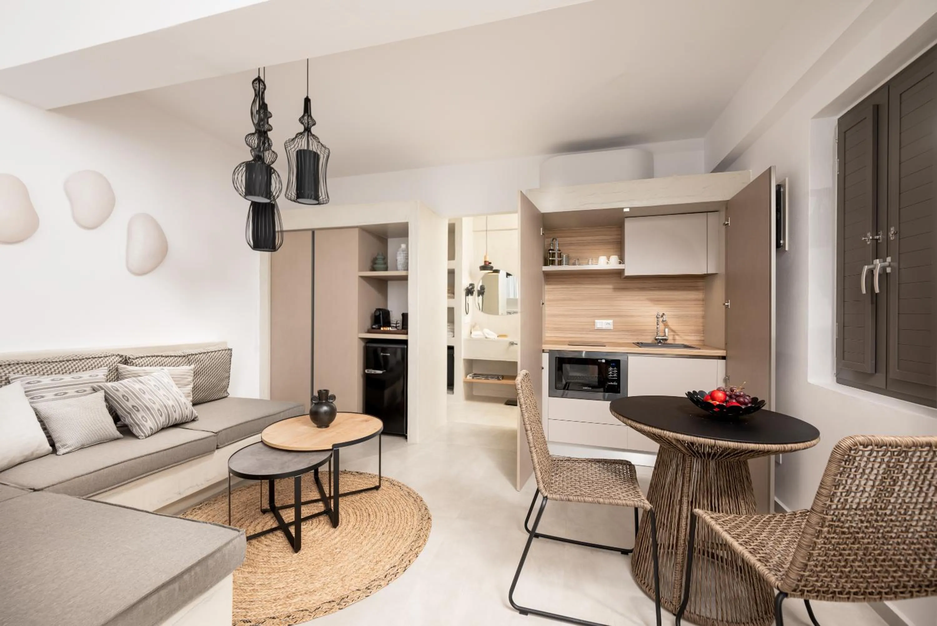 Mnḗmē Suites & Villas