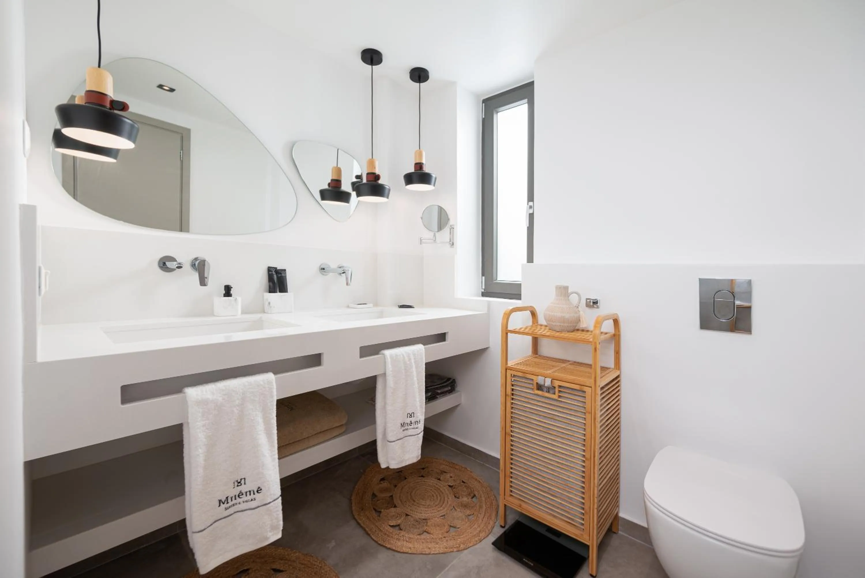 Mnḗmē Suites & Villas